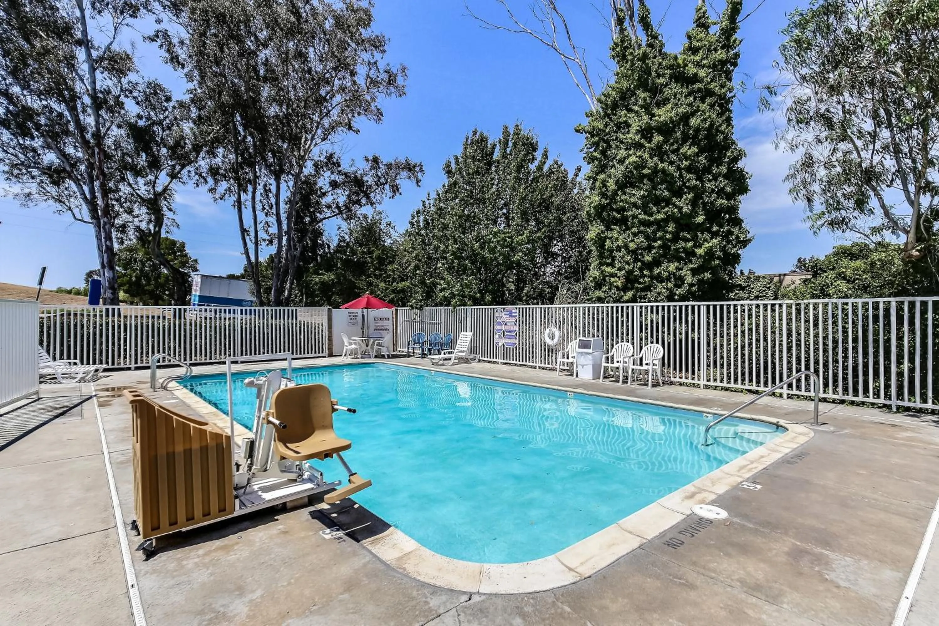 Swimming pool in Park Inn by Radisson, Livermore