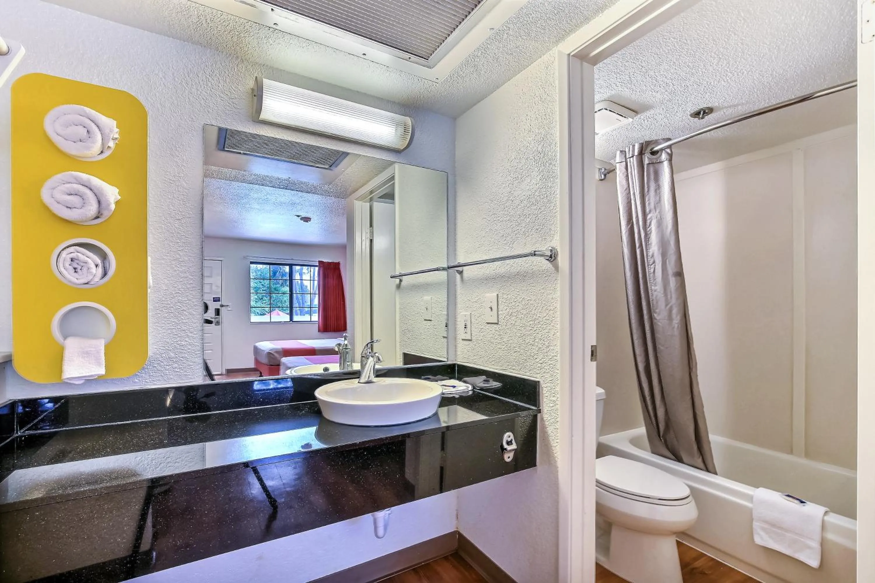 Bathroom in Park Inn by Radisson, Livermore