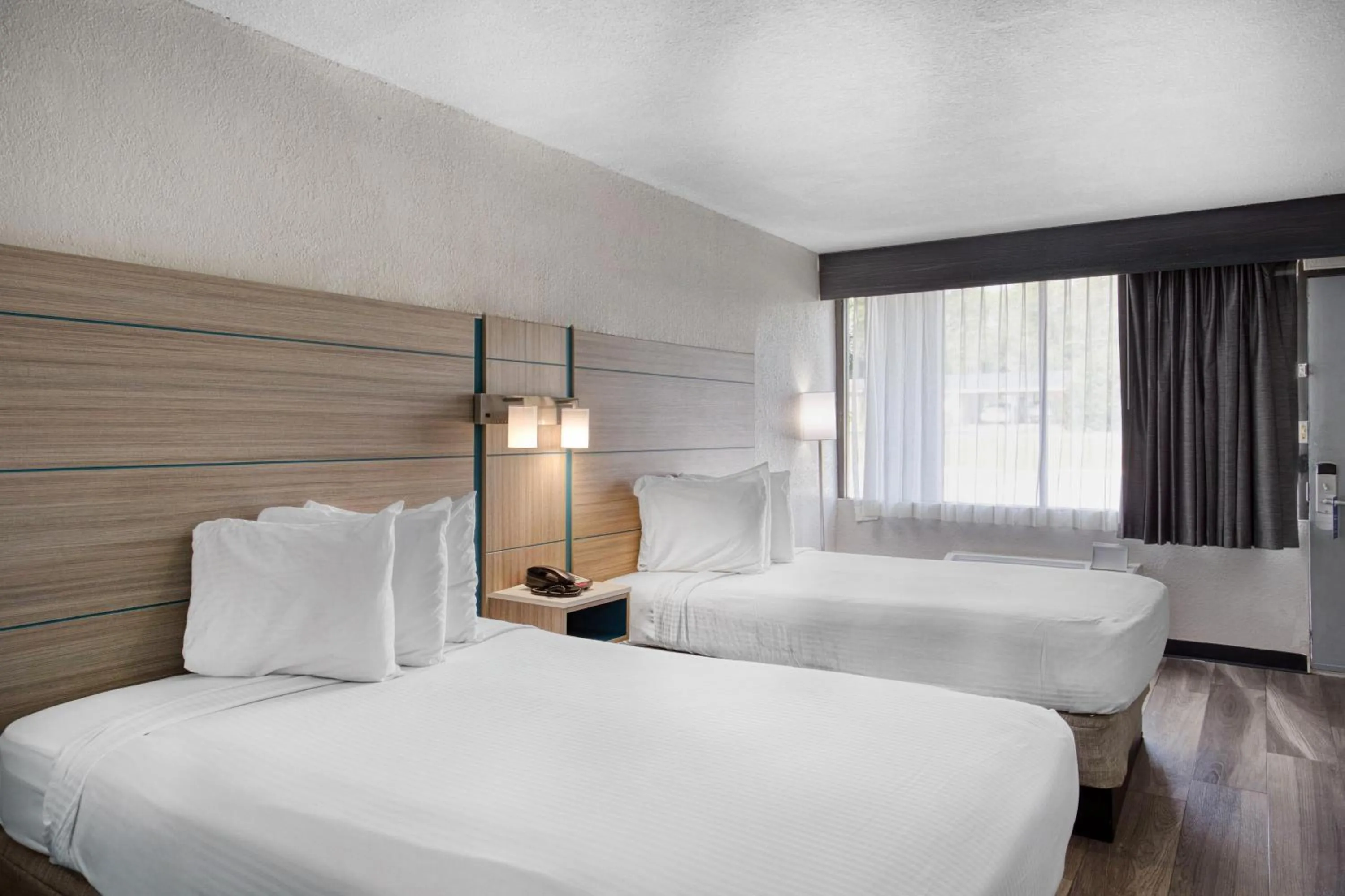 Bedroom, Bed in Best Western Executive Inn