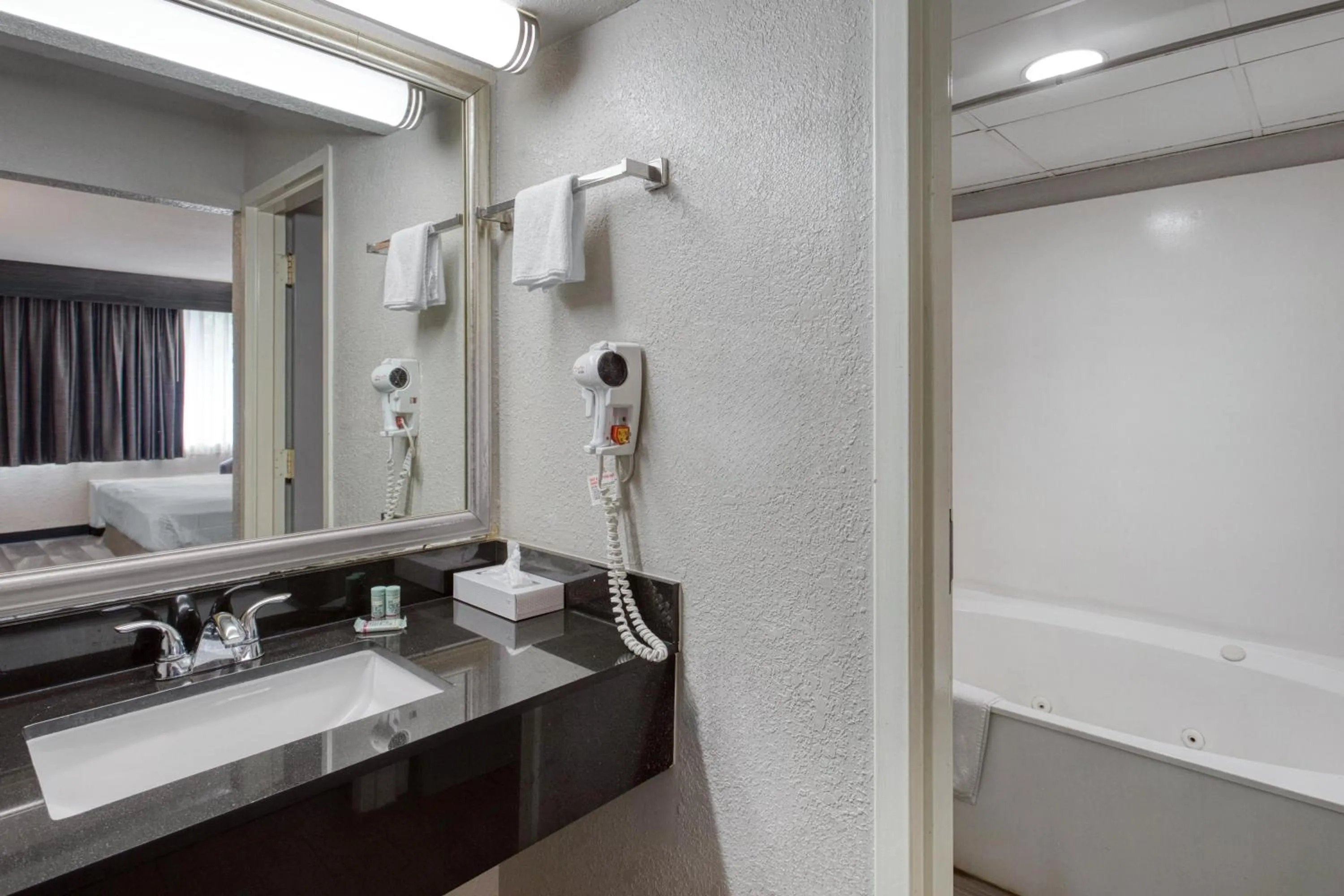 Bathroom, Bed in Best Western Executive Inn