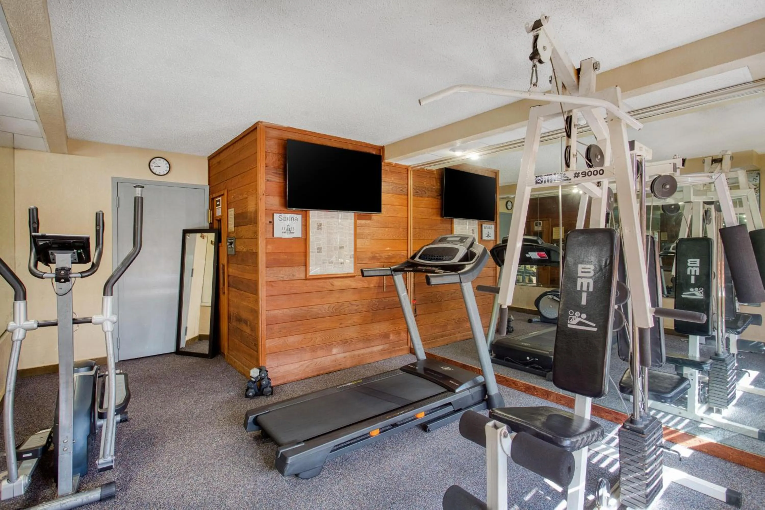 Fitness centre/facilities in Best Western Executive Inn