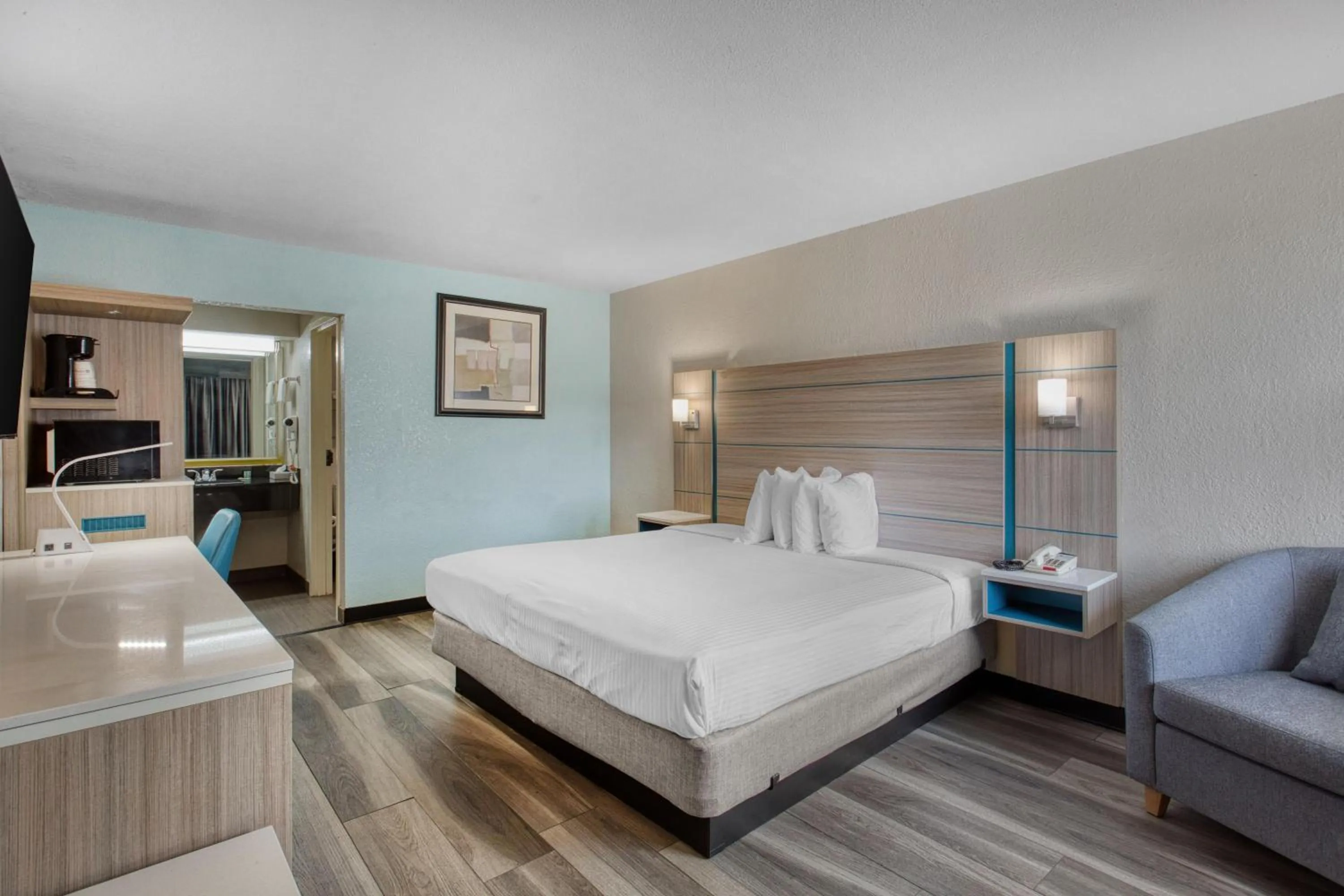 Bedroom, Bed in Best Western Executive Inn