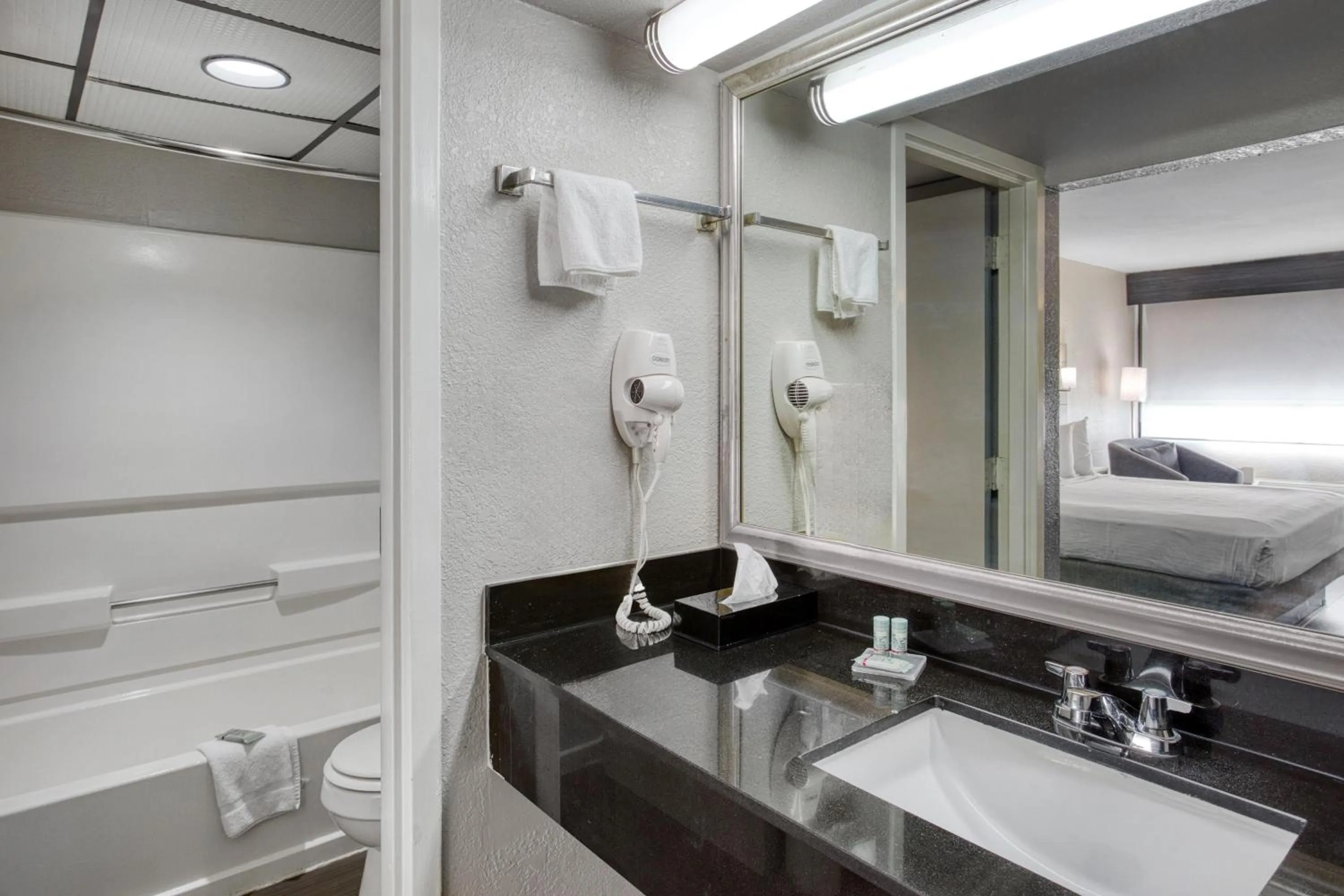 Bathroom, Bed in Best Western Executive Inn