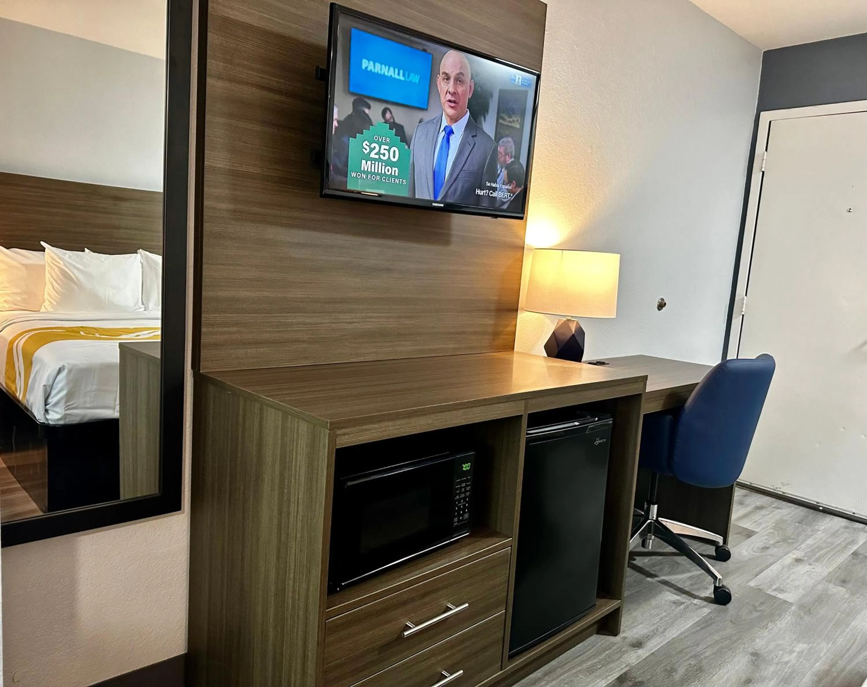 TV and multimedia, Bed in Quality Inn Santa Fe New Mexico