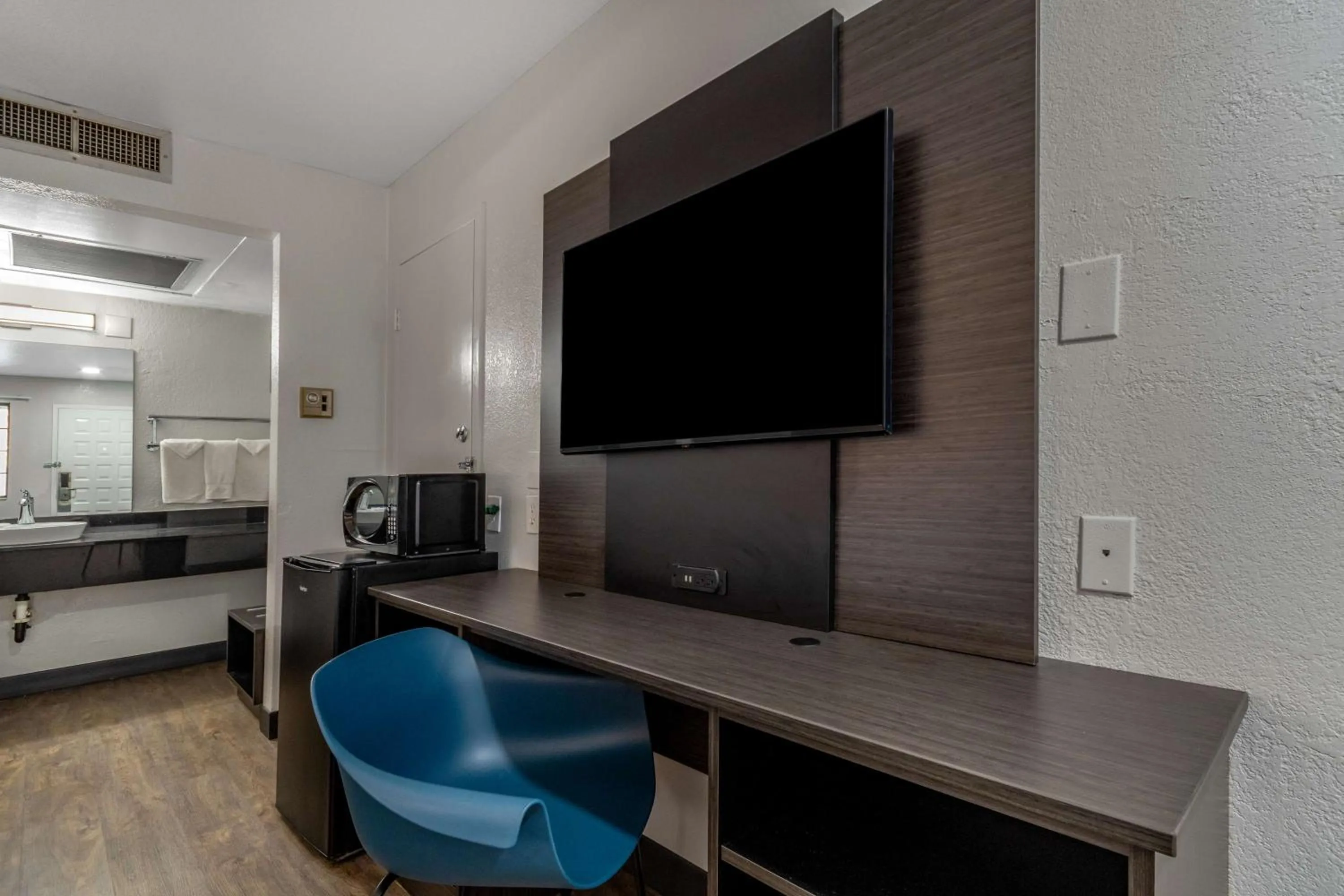 Bedroom in Motel 6-Lompoc, CA