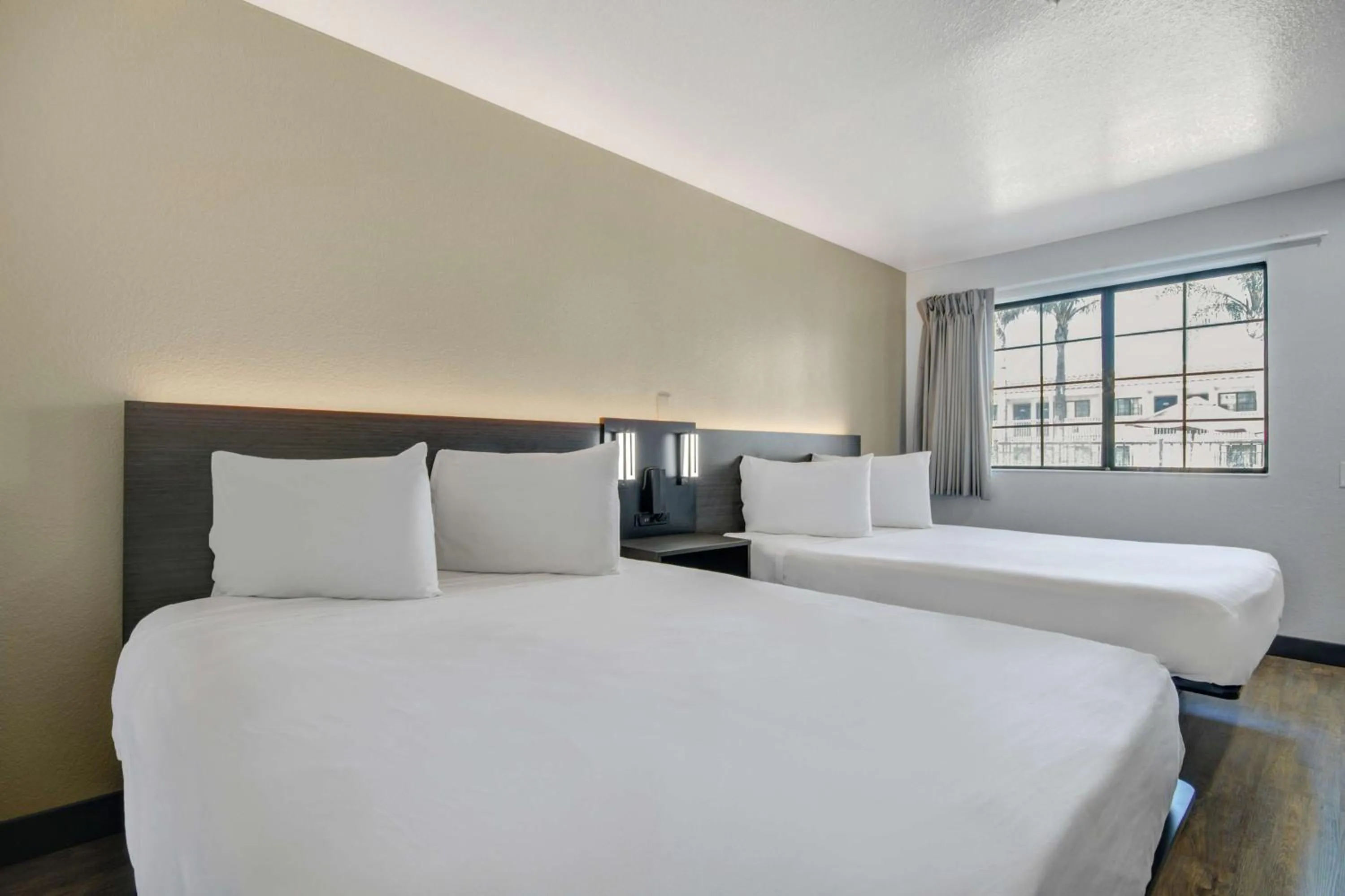 Bedroom, Bed in Motel 6-Lompoc, CA