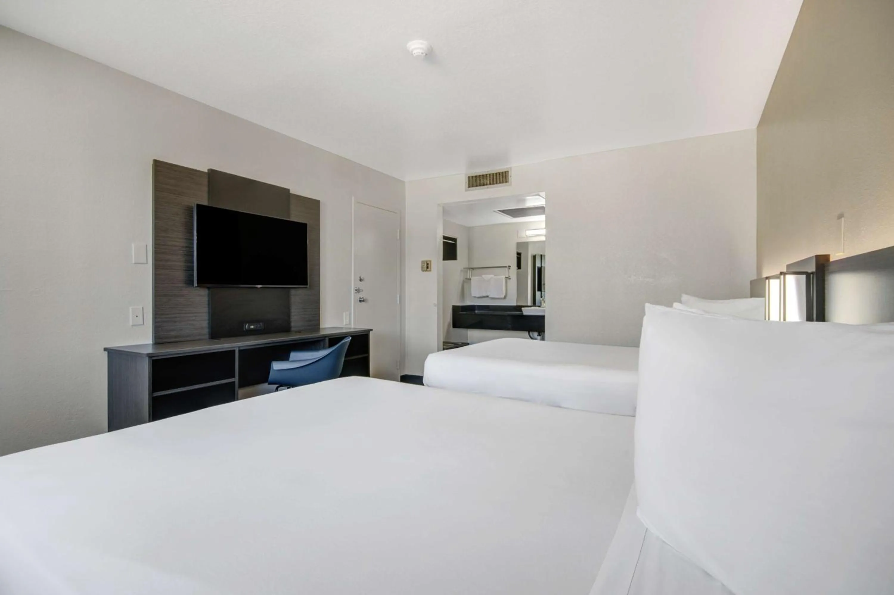 Bedroom, Bed in Motel 6-Lompoc, CA