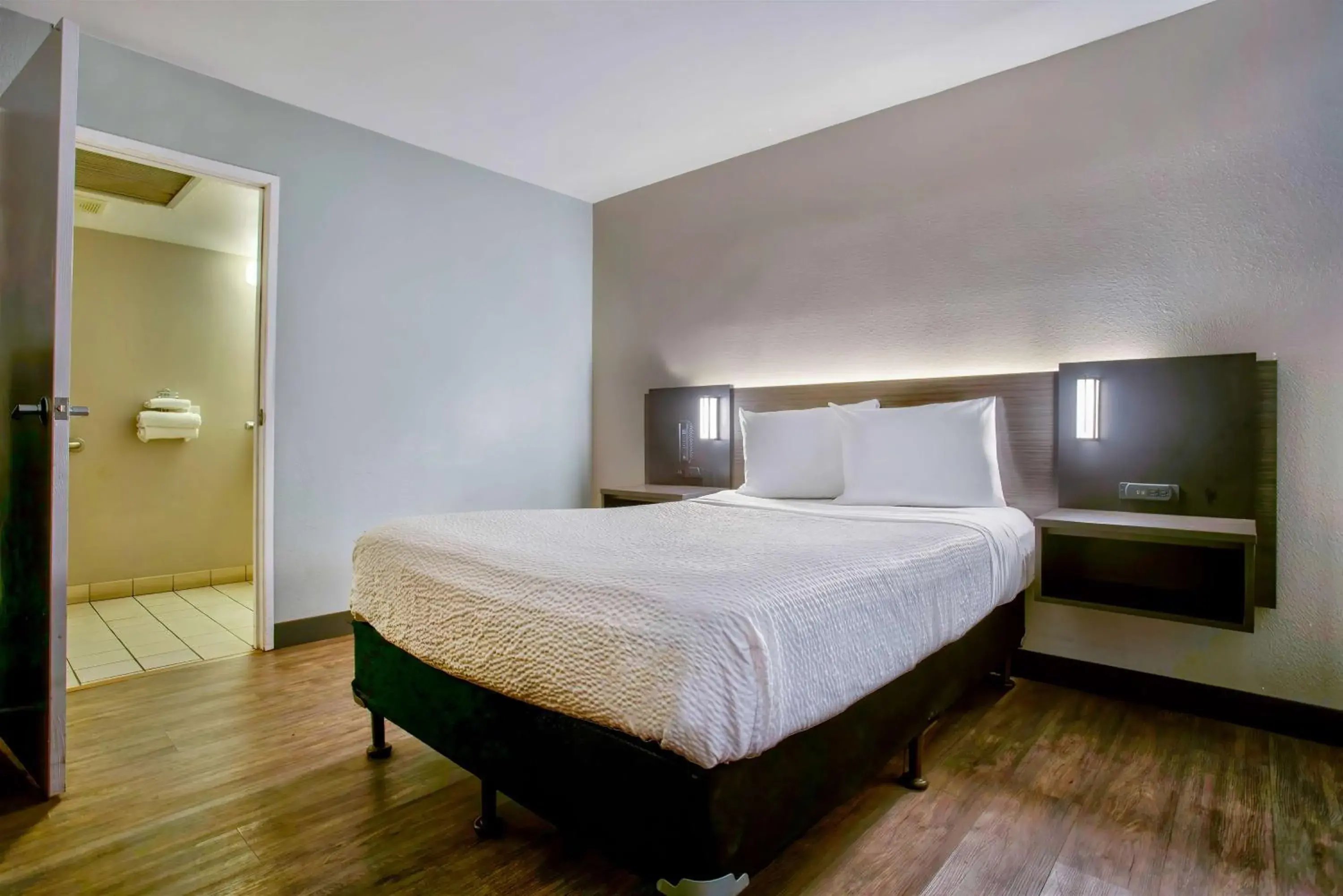 Double Room - Disability Access in Motel 6-Kingman, AZ - Route 66 East Double Room - Disability Access in Motel 6-Kingman, AZ - Route 66 East