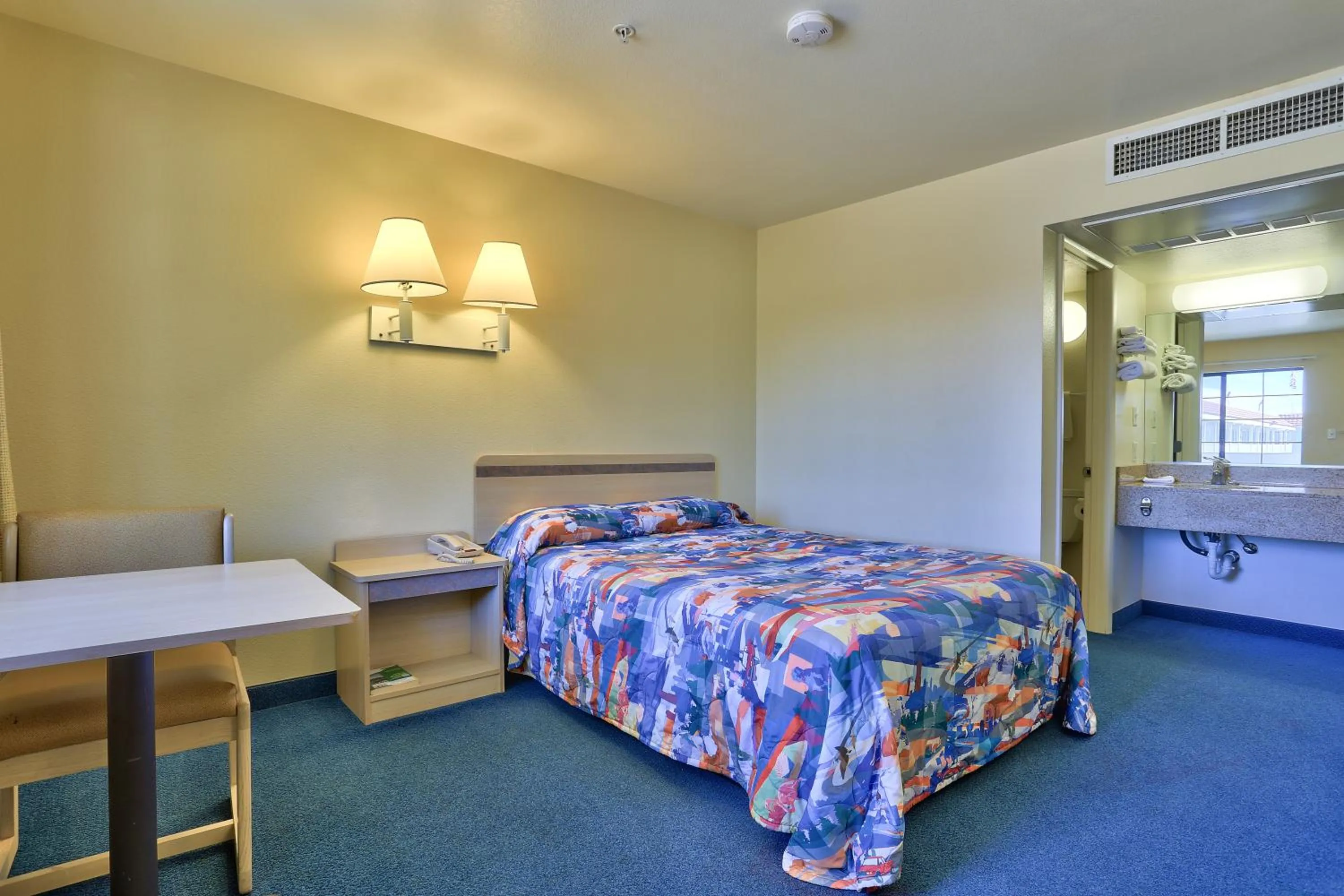 Bedroom, Bed in Motel 6-Kingman, AZ - Route 66 East