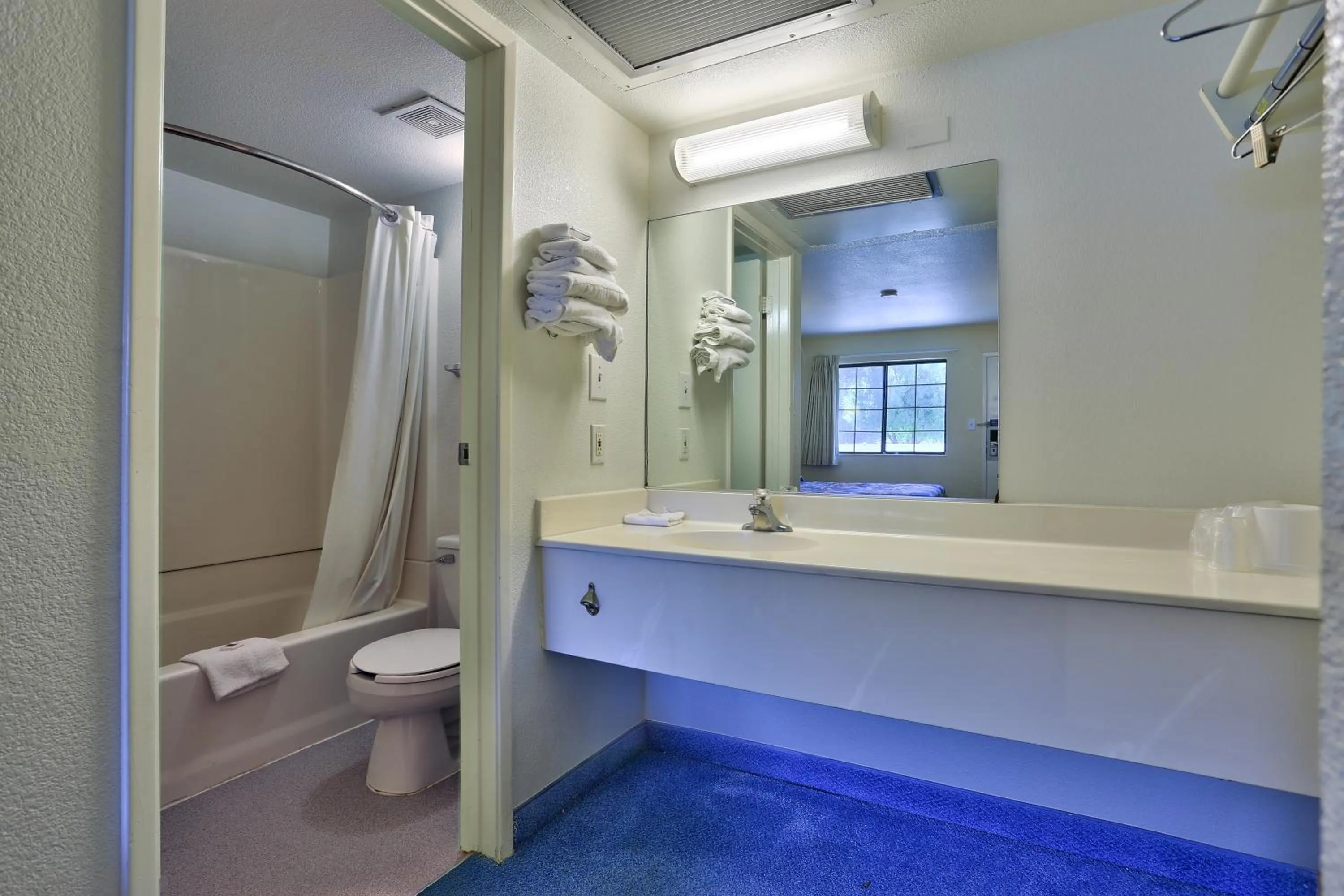 Bathroom in Motel 6-Kingman, AZ - Route 66 East