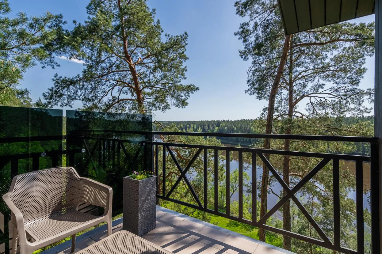 Restaurant/places to eat in "Seklytele" apartments