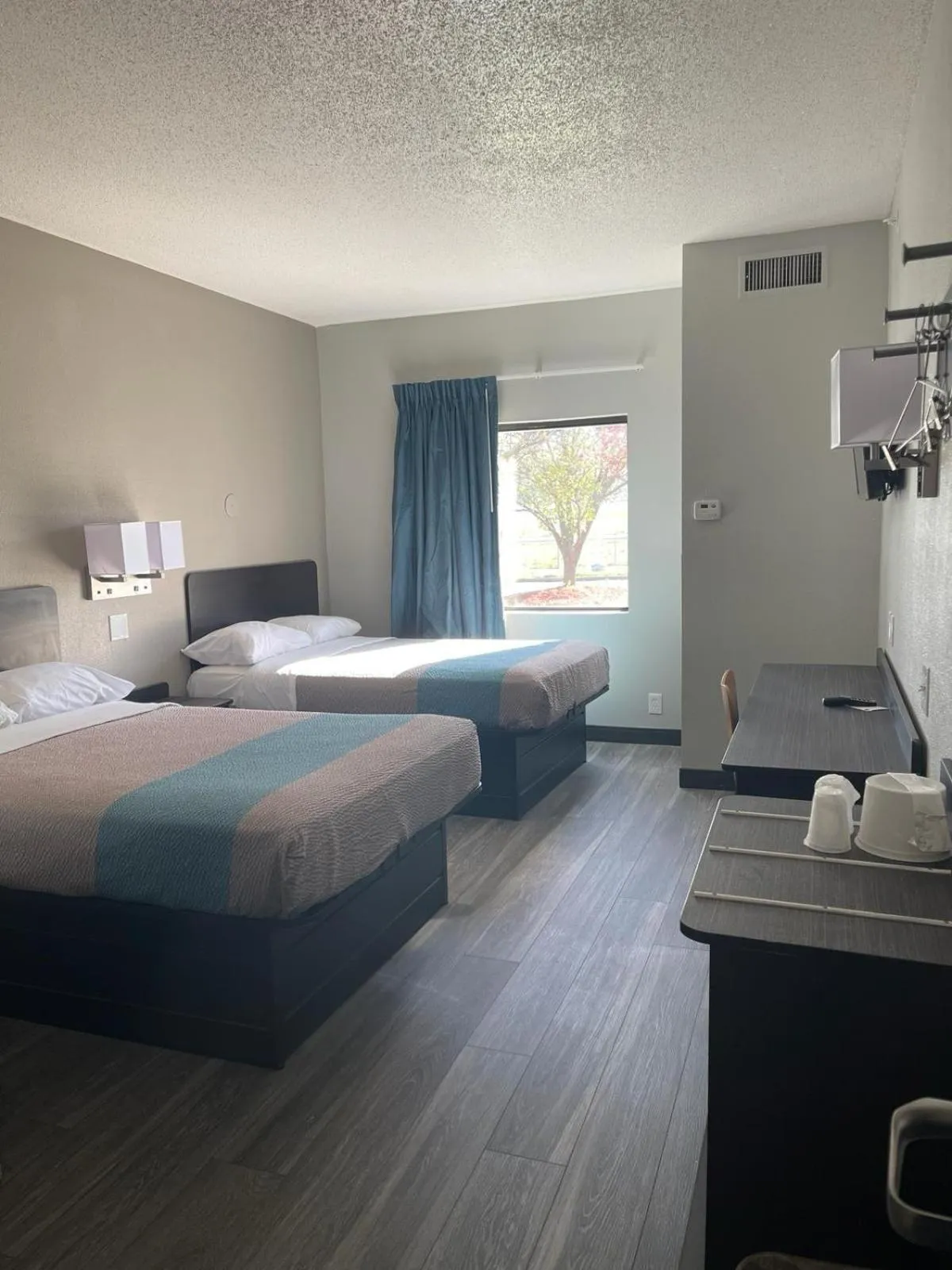 Bed in Motel 6-Caseyville, IL - Caseyville Il