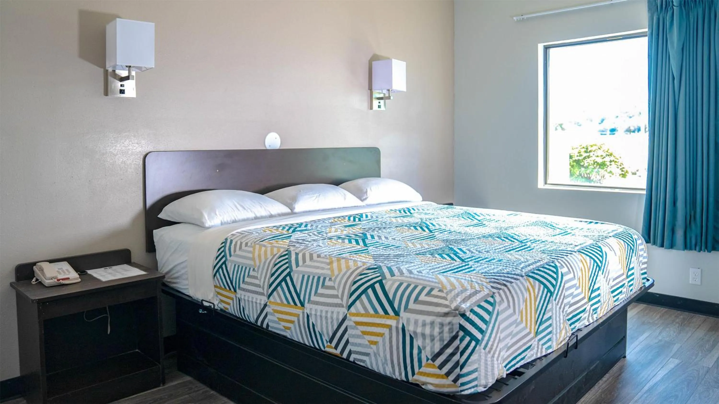 Bedroom, Bed in Motel 6-Caseyville, IL - Caseyville Il