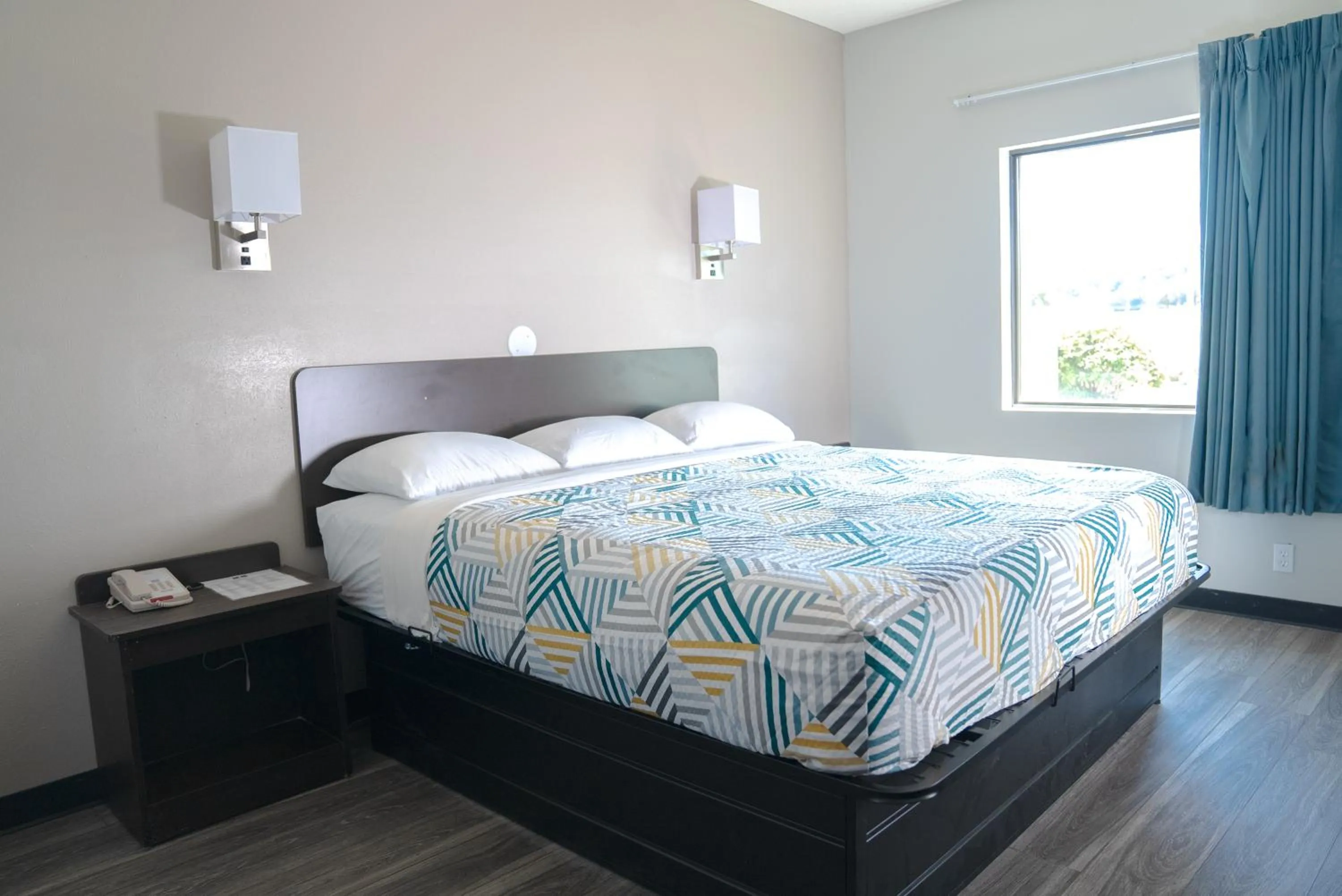 Bed in Motel 6-Caseyville, IL - Caseyville Il