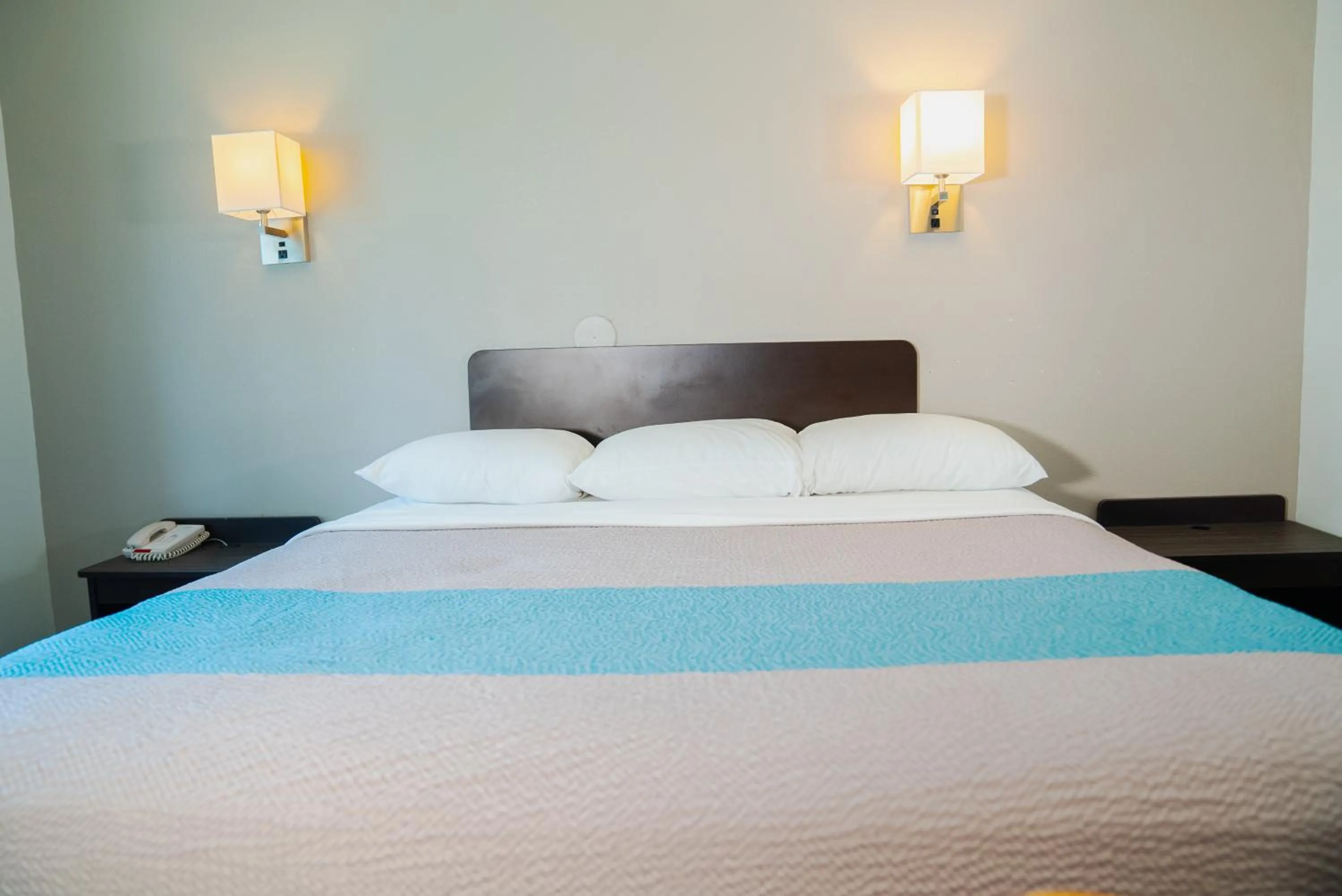 Bed in Motel 6-Caseyville, IL - Caseyville Il