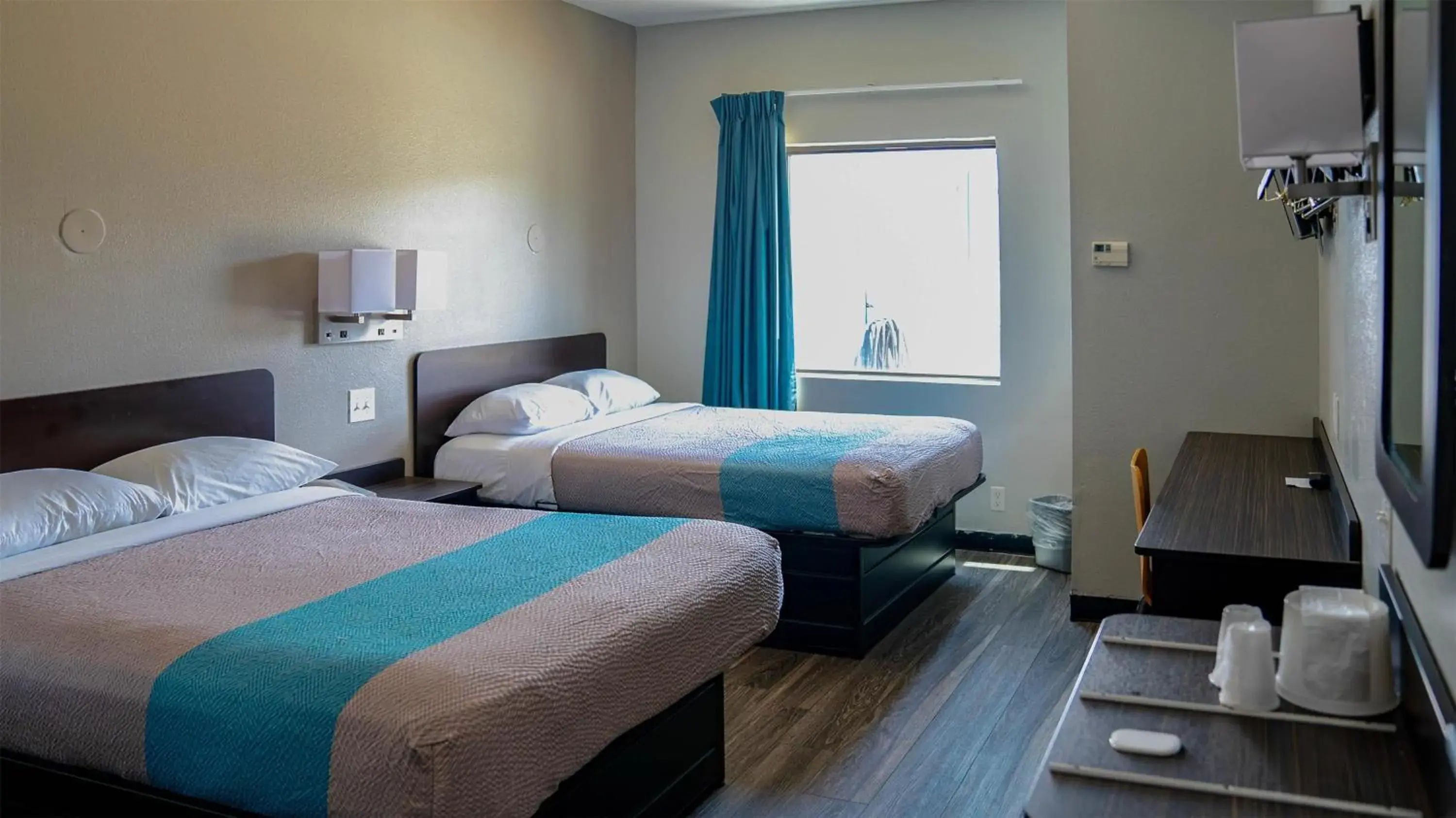 Quadruple Room - single occupancy - Non-Smoking in Motel 6-Caseyville, IL - Caseyville Il Quadruple Room - single occupancy - Non-Smoking in Motel 6-Caseyville, IL - Caseyville Il