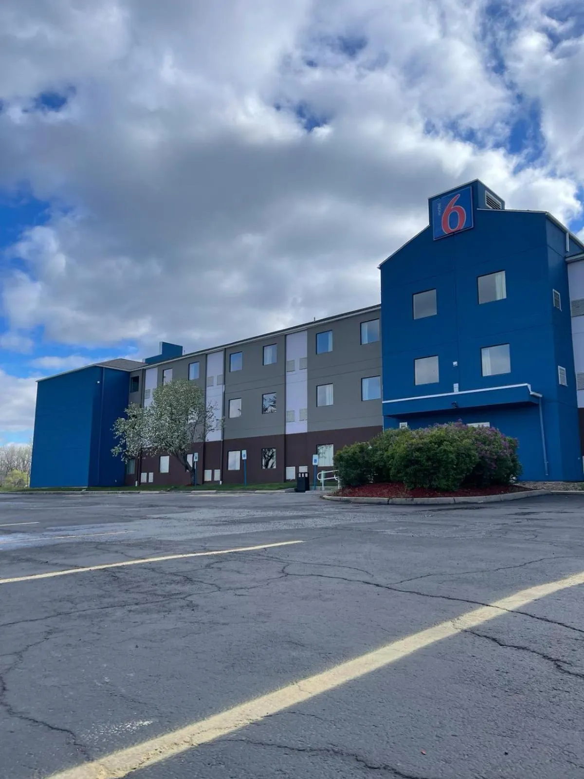 Property building in Motel 6-Caseyville, IL - Caseyville Il