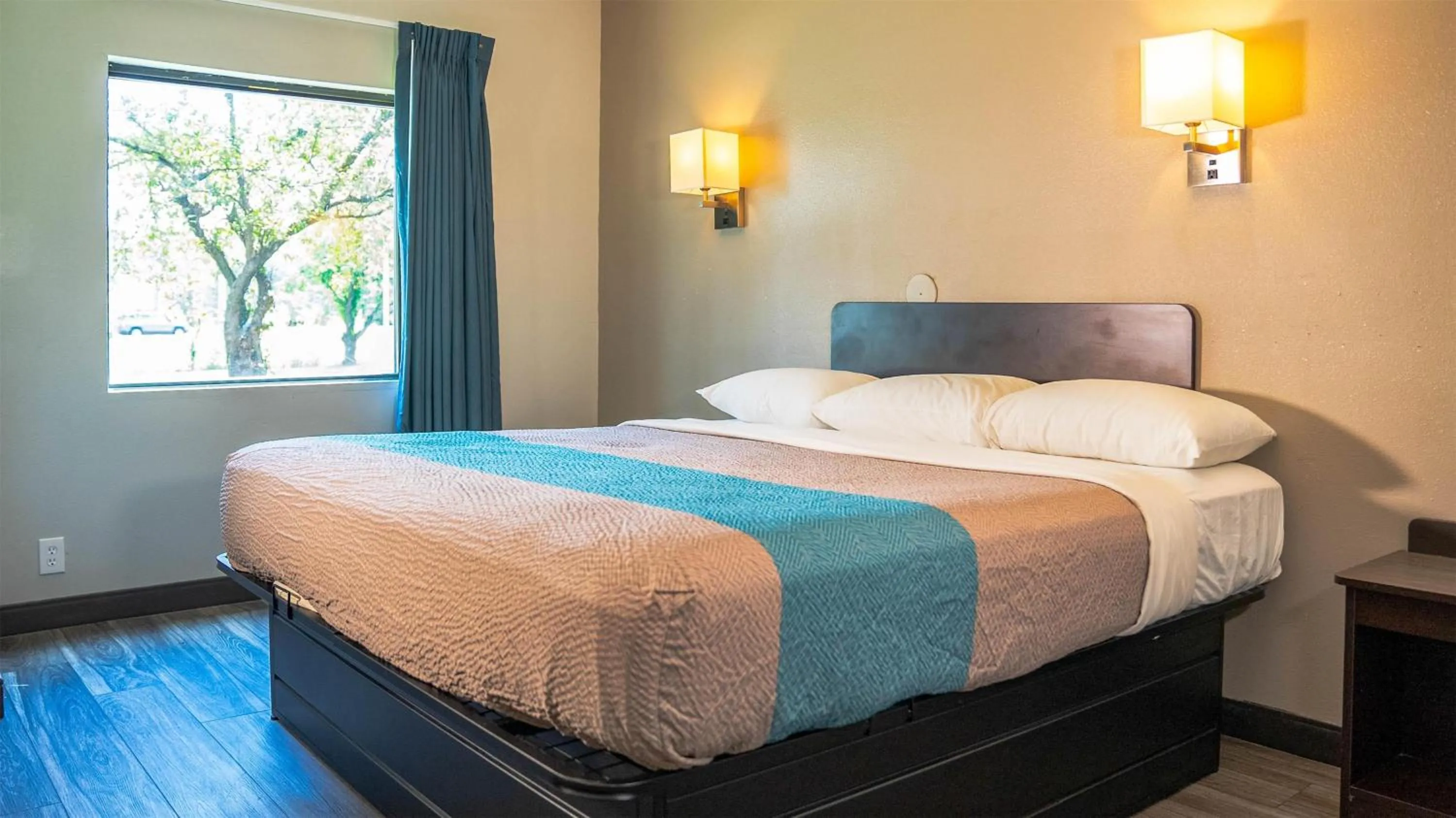 Bedroom, Bed in Motel 6-Caseyville, IL - Caseyville Il