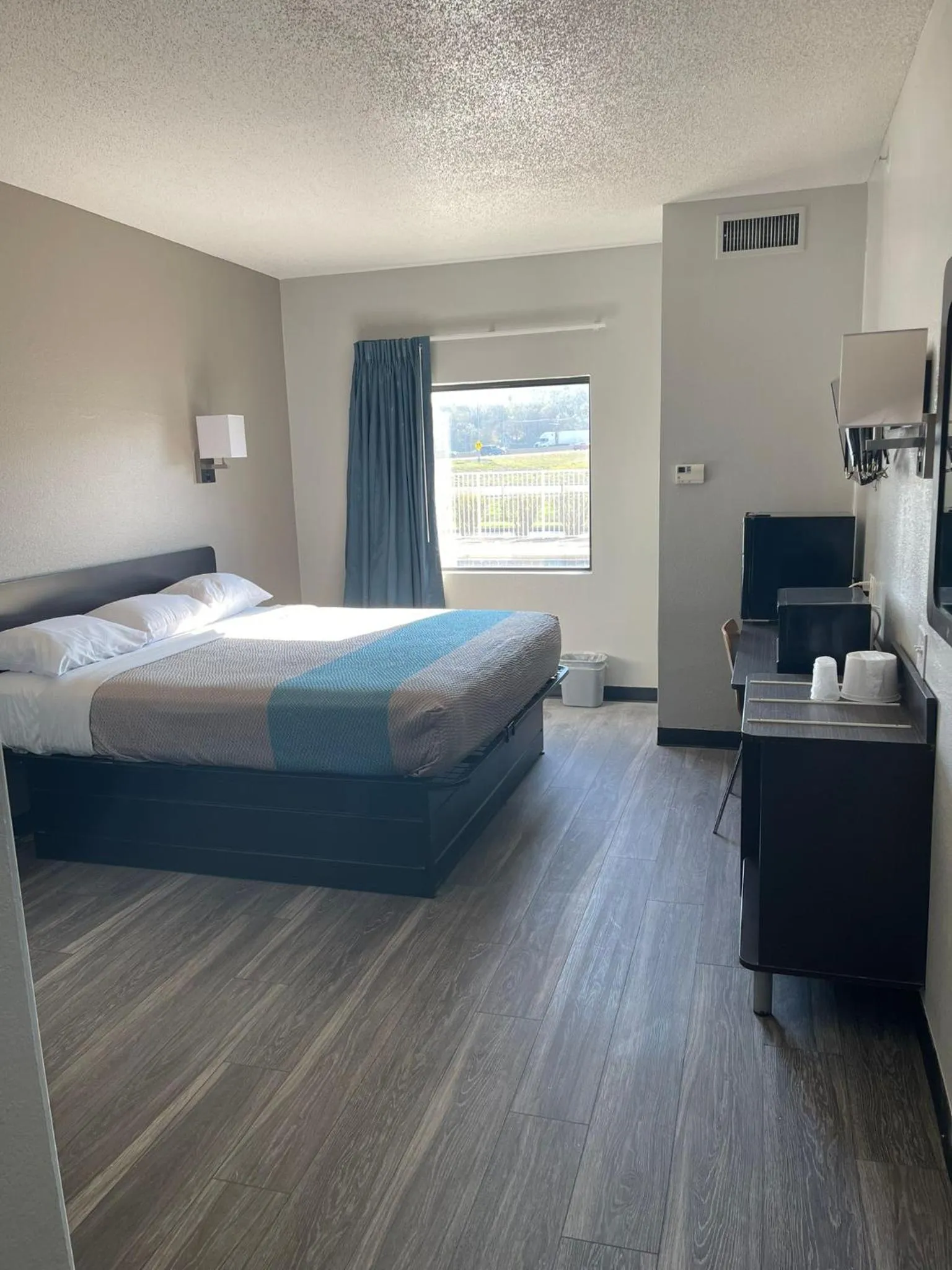 Bed in Motel 6-Caseyville, IL - Caseyville Il