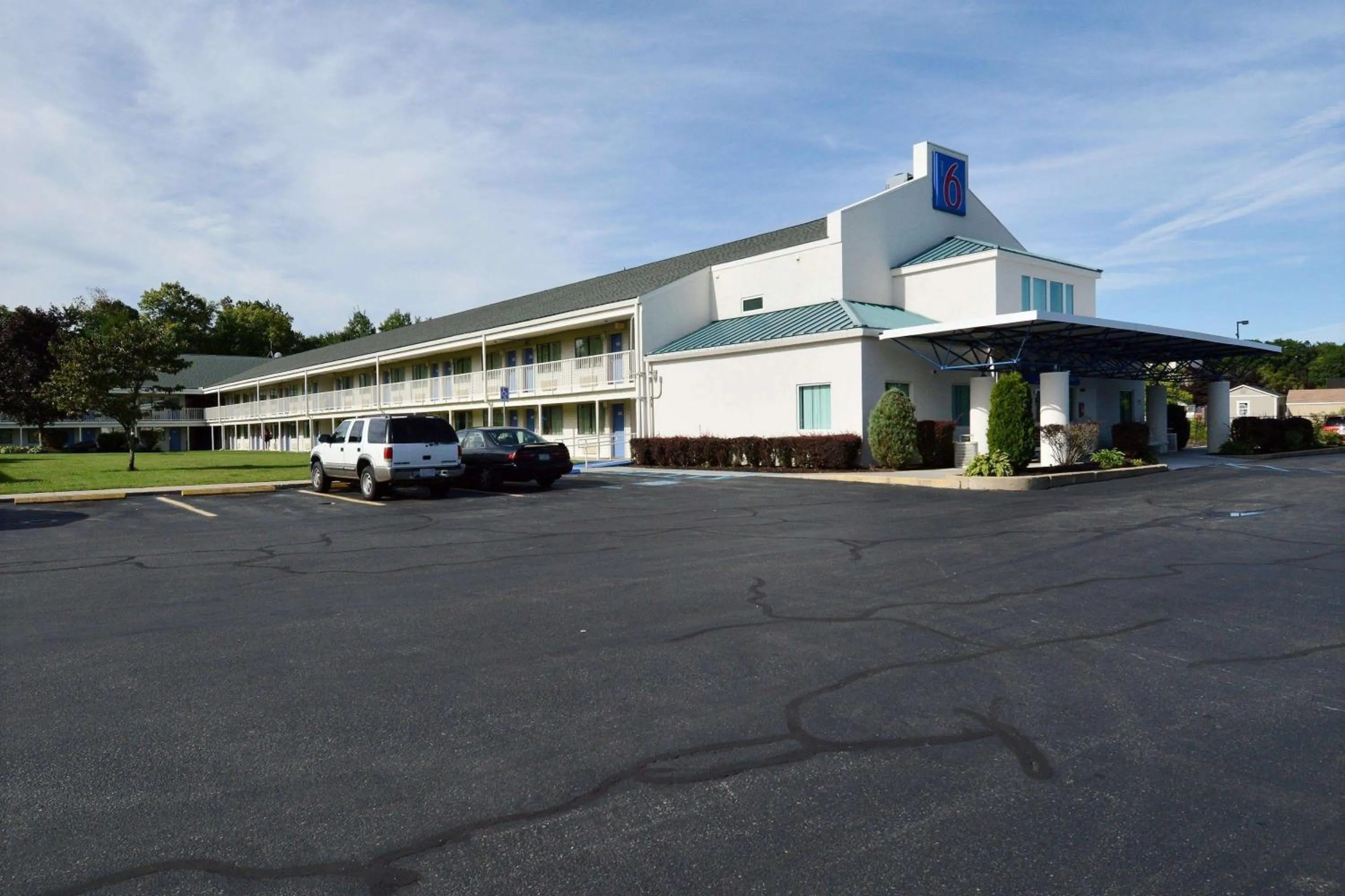 Property building in Motel 6-Tewksbury, MA - Boston