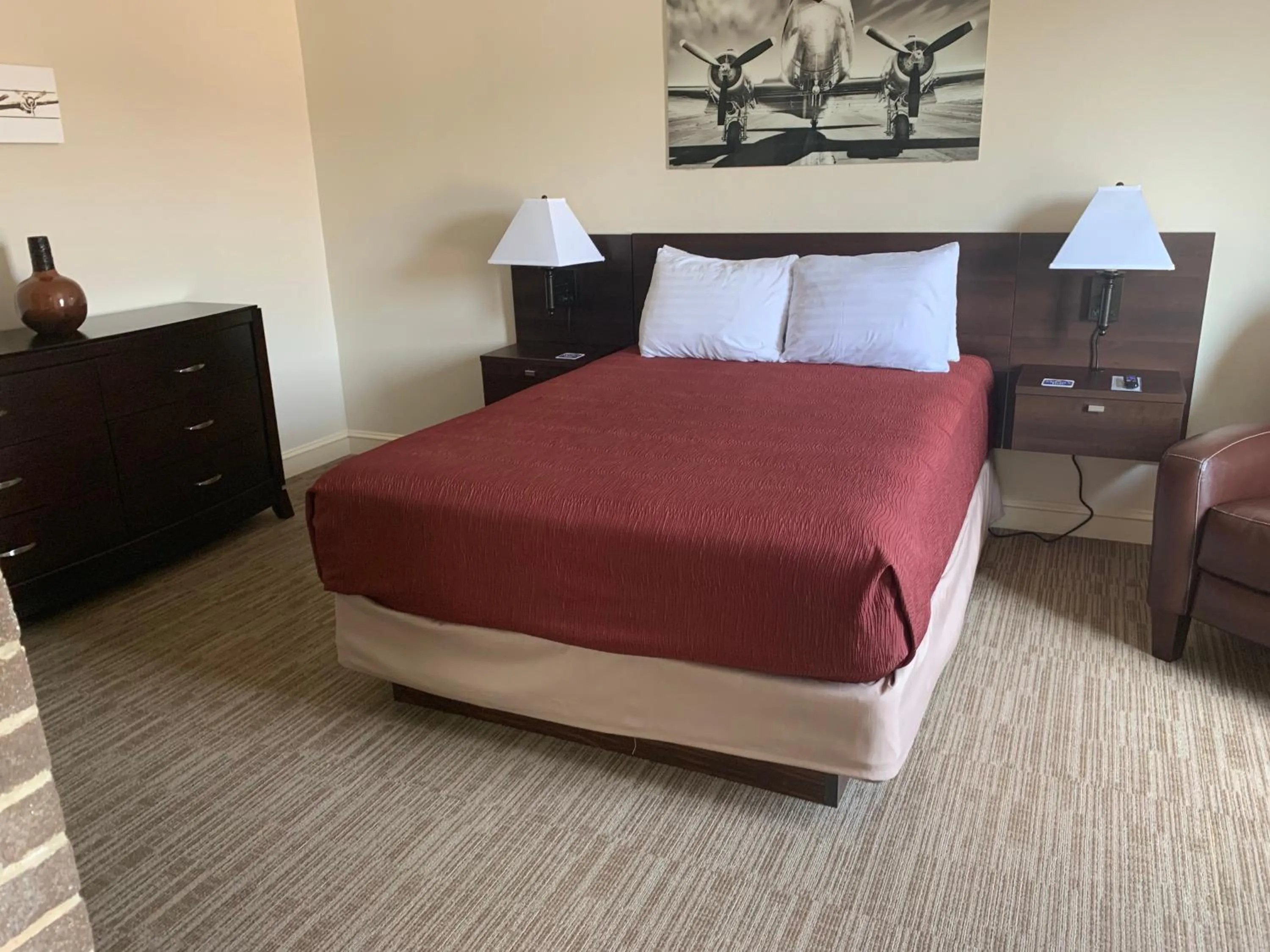 Bedroom, Bed in McCoy's Inn