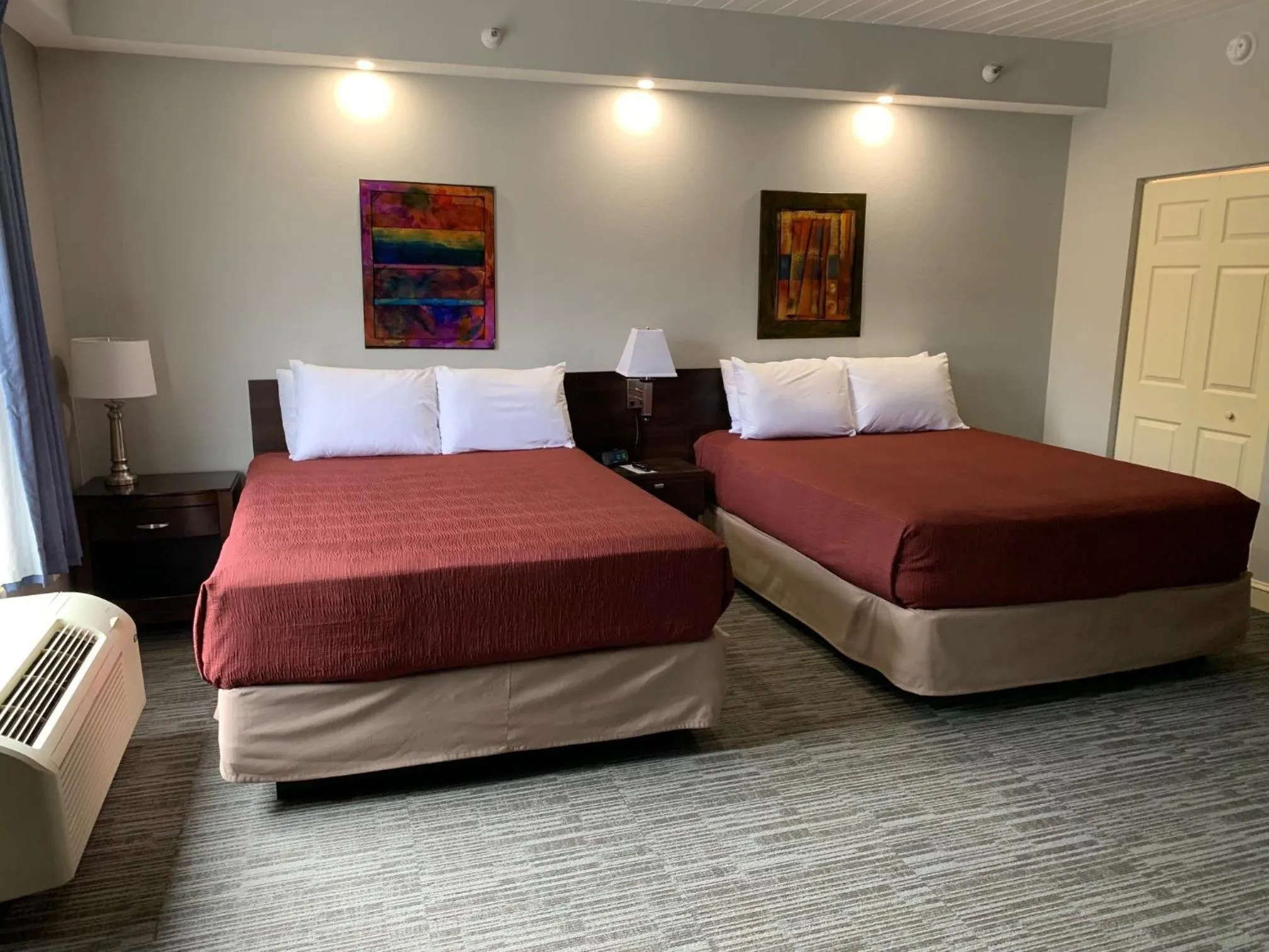 Bedroom, Bed in McCoy's Inn