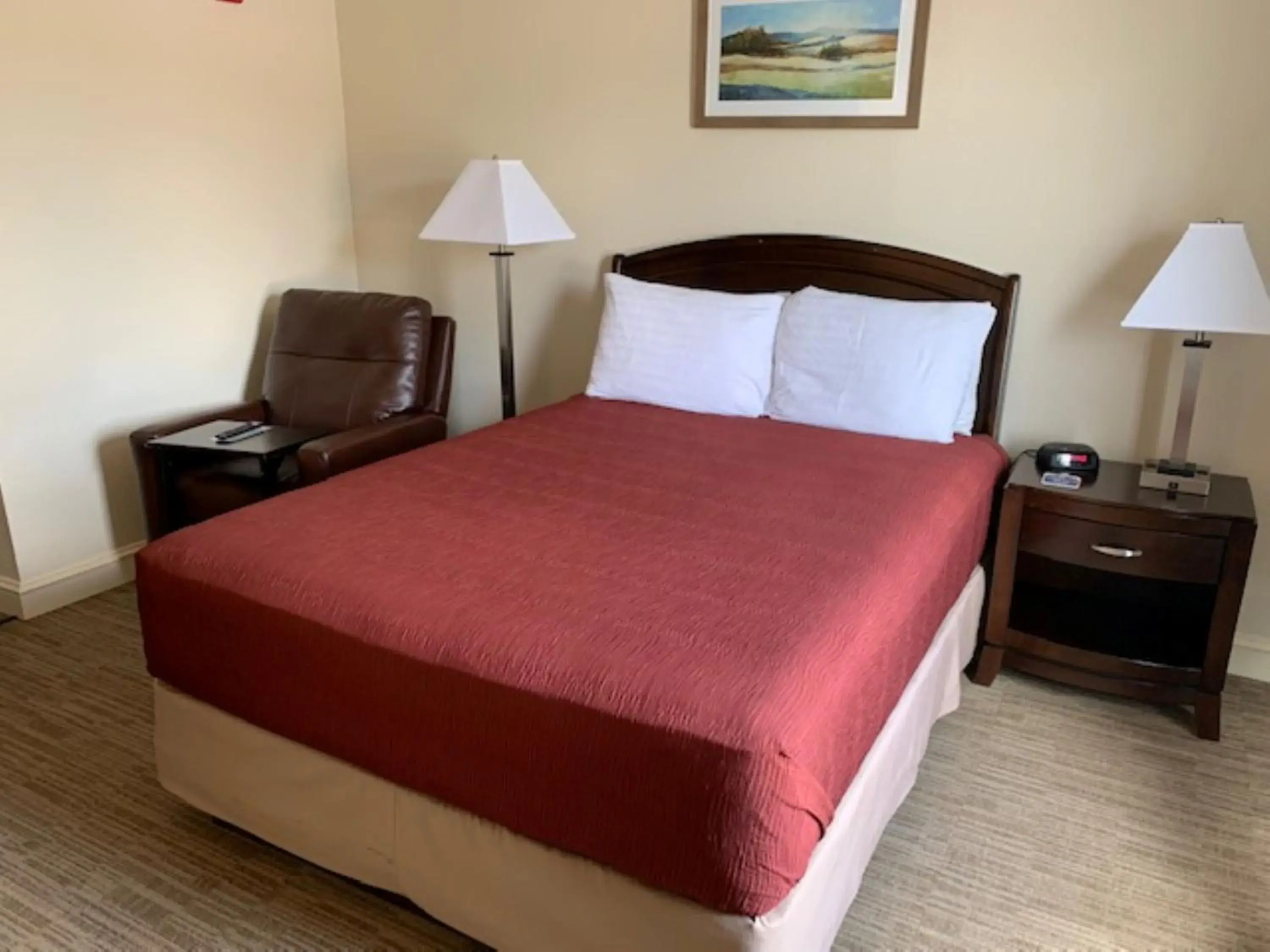 Queen Room - single occupancy - Disability Access in McCoy's Inn Queen Room - single occupancy - Disability Access in McCoy's Inn