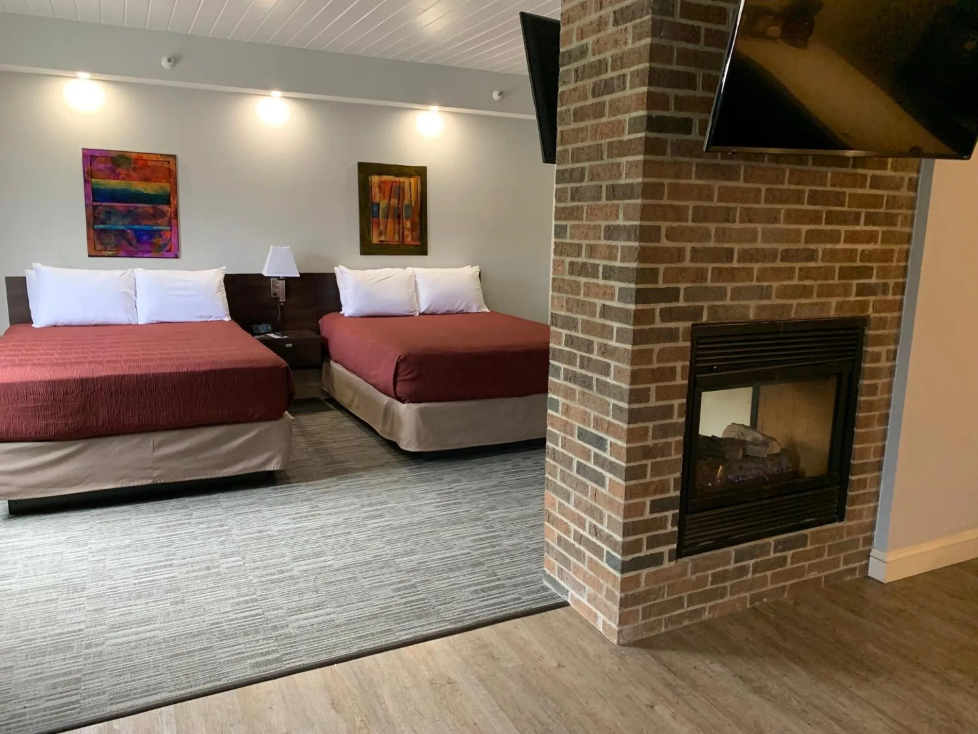 Bedroom, Bed in McCoy's Inn