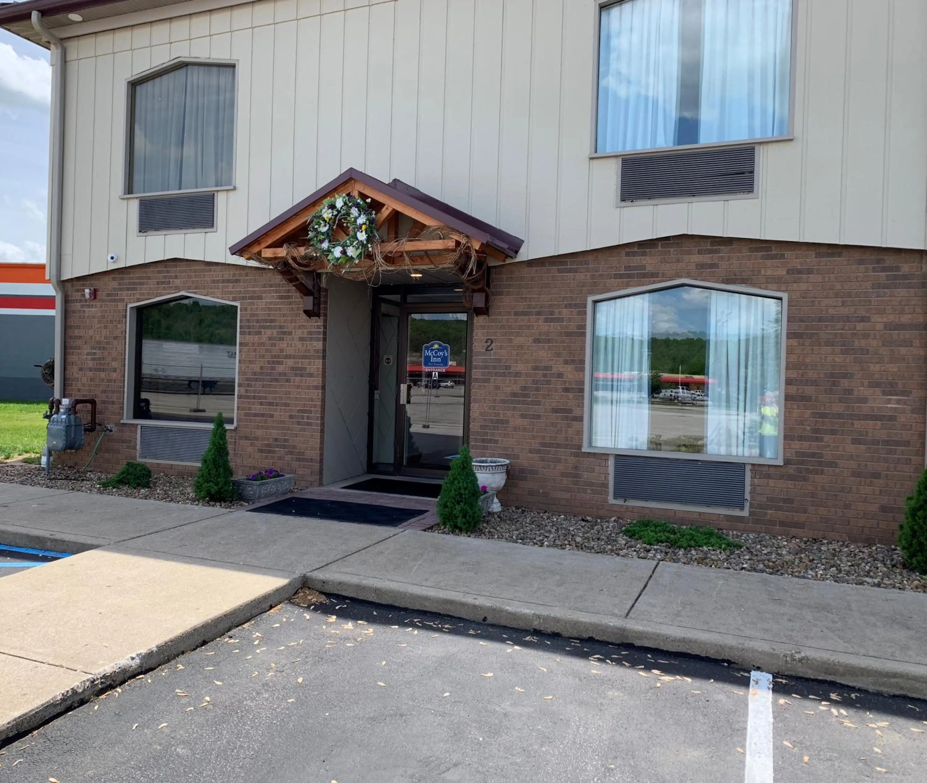 Facade/entrance in McCoy's Inn