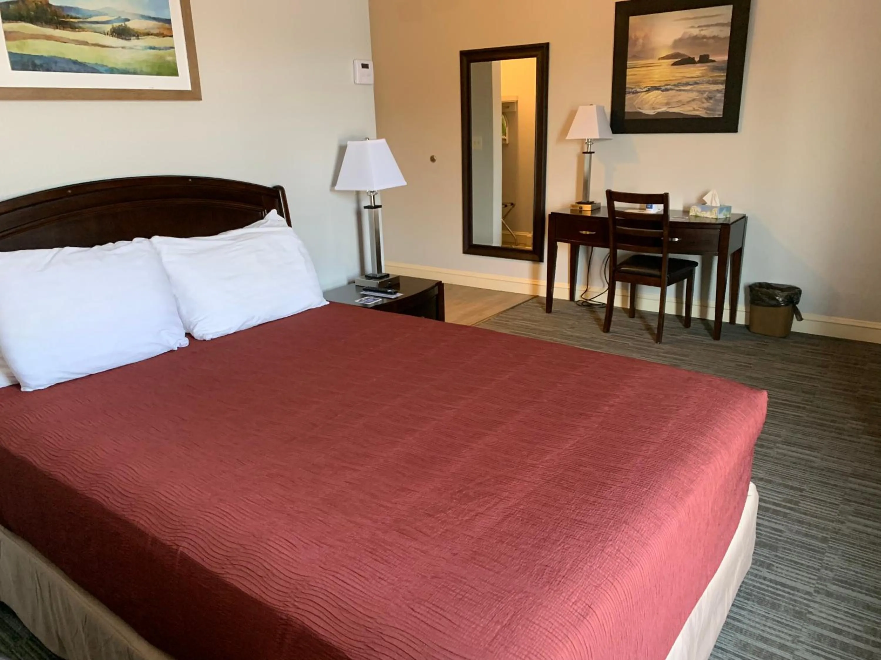 Bedroom, Bed in McCoy's Inn