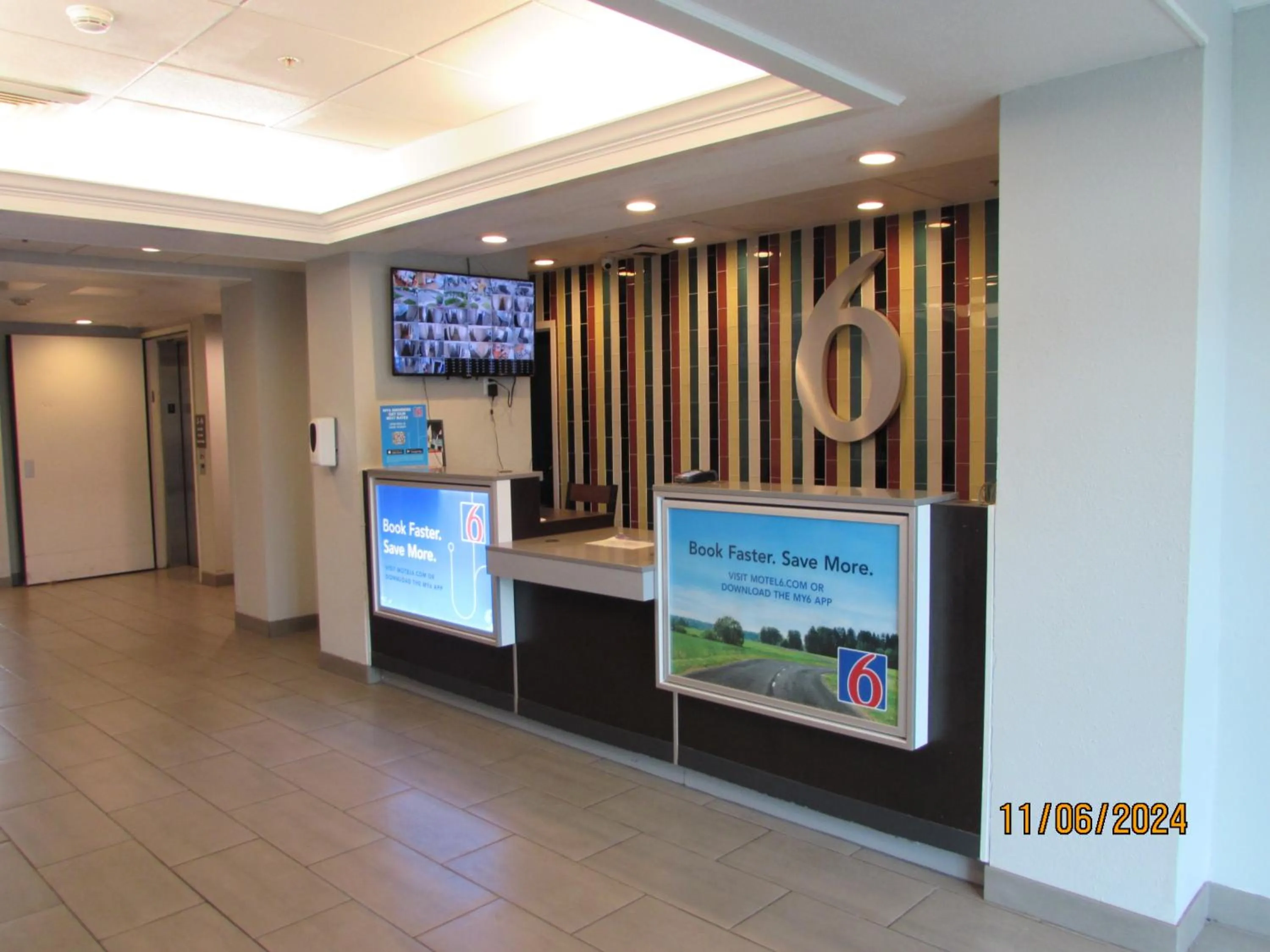 Lobby or reception in Motel 6-West Des Moines, IA