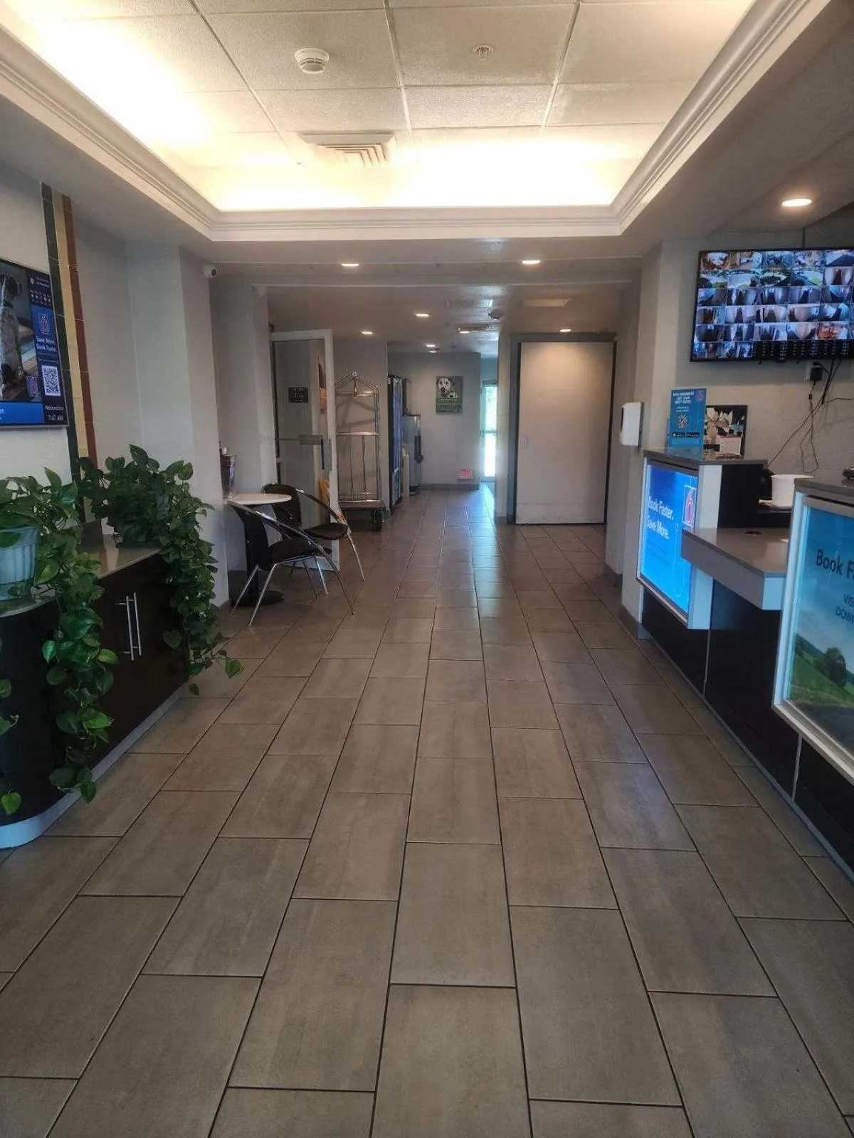 Lobby or reception in Motel 6-West Des Moines, IA