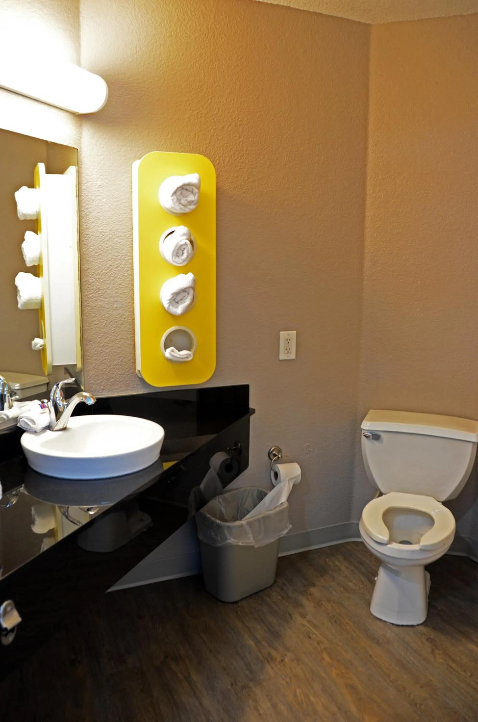 Bathroom in Motel 6-West Des Moines, IA