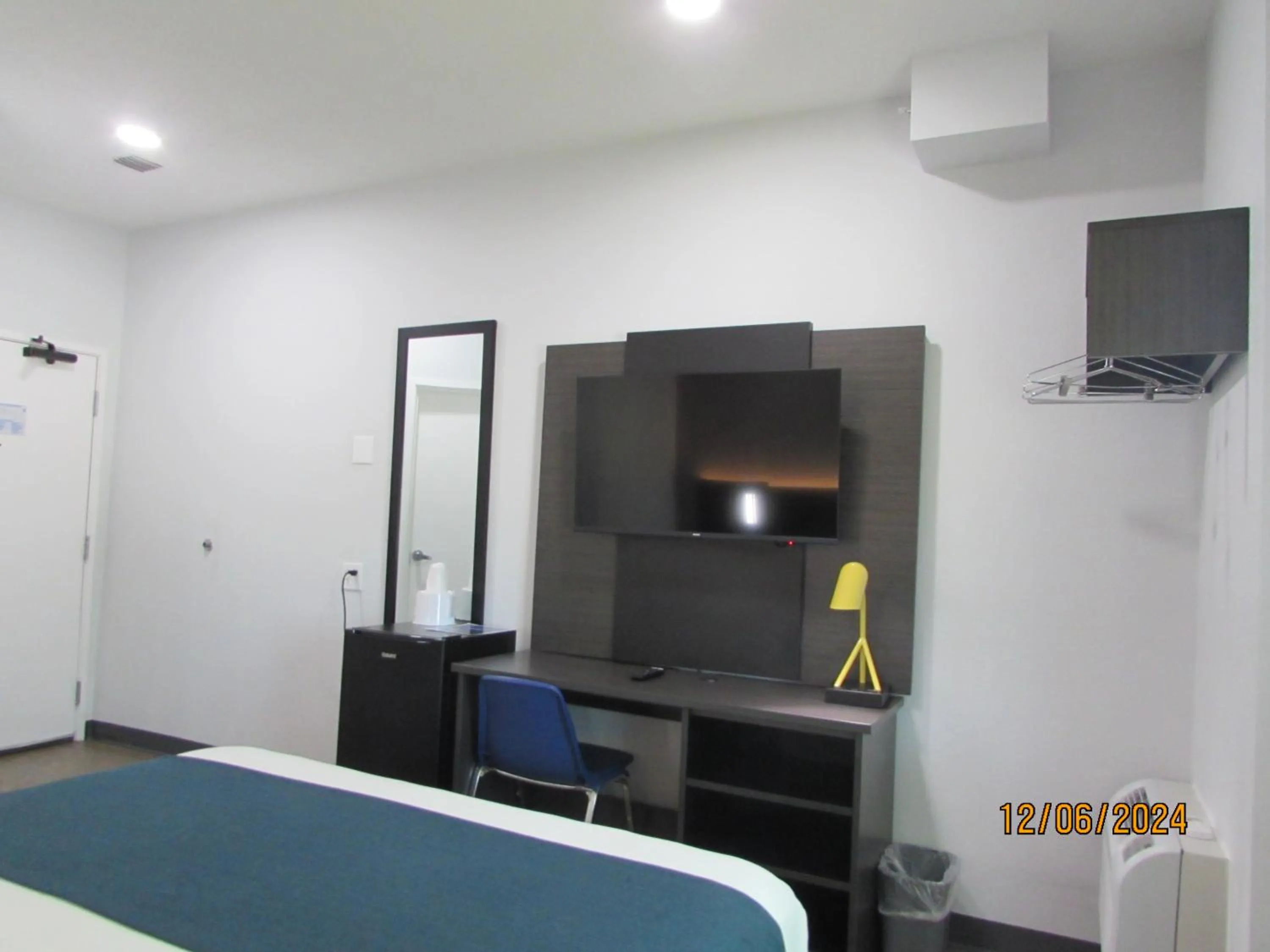 Bedroom, Bed in Motel 6-West Des Moines, IA