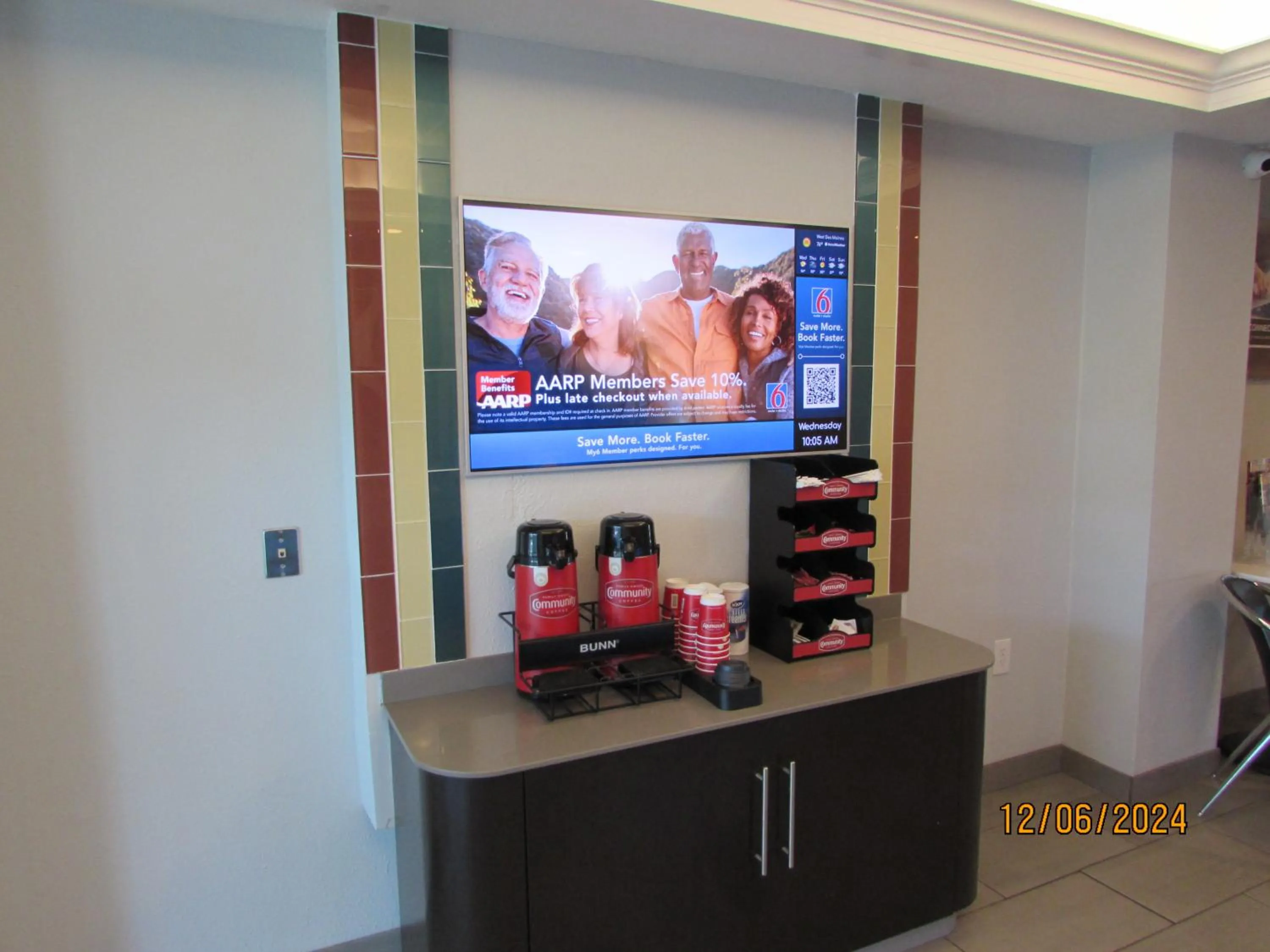 Coffee/tea facilities in Motel 6-West Des Moines, IA
