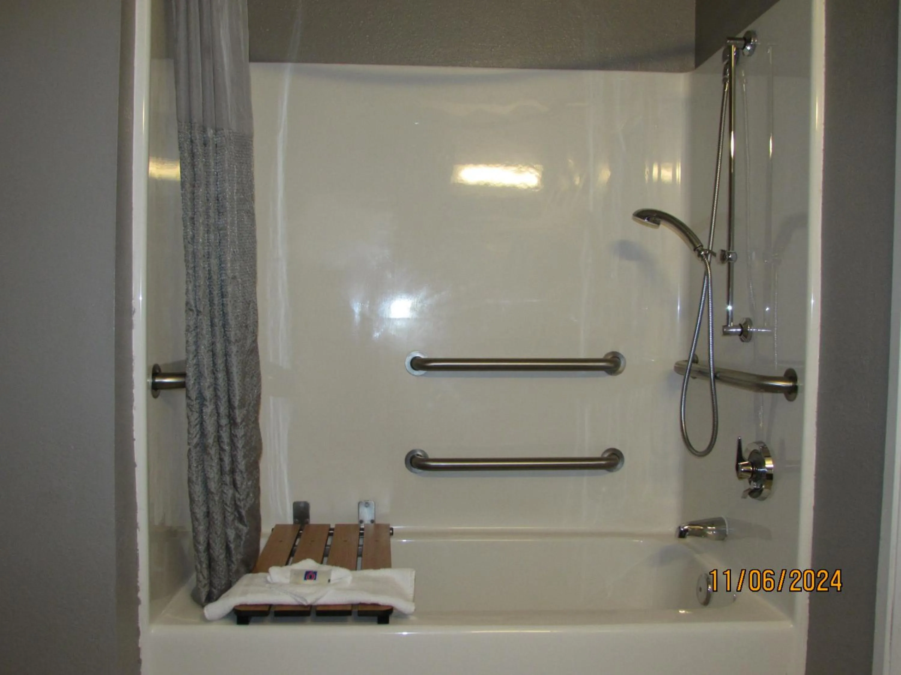 Bathroom in Motel 6-West Des Moines, IA