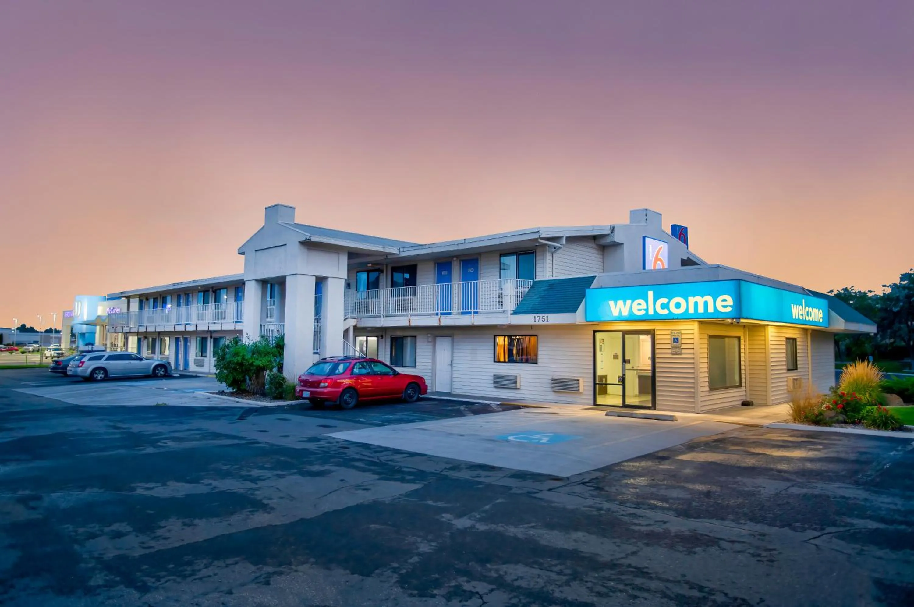 Property building in Motel 6-Richland, WA - Kennewick