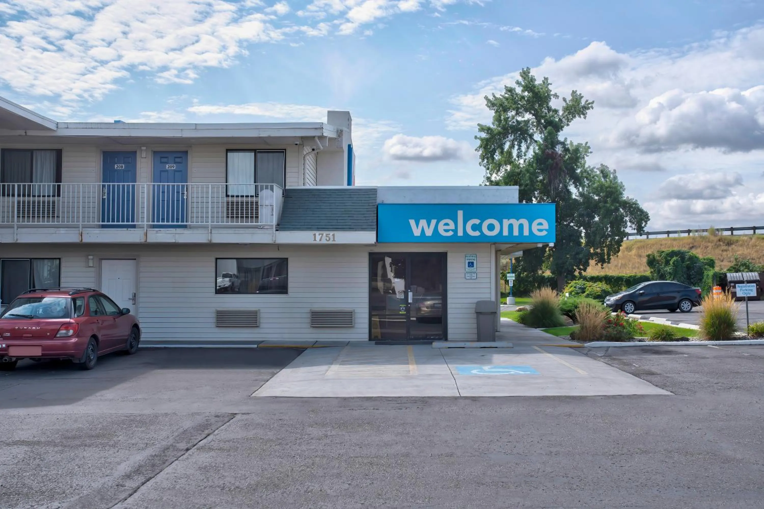 Property building in Motel 6-Richland, WA - Kennewick