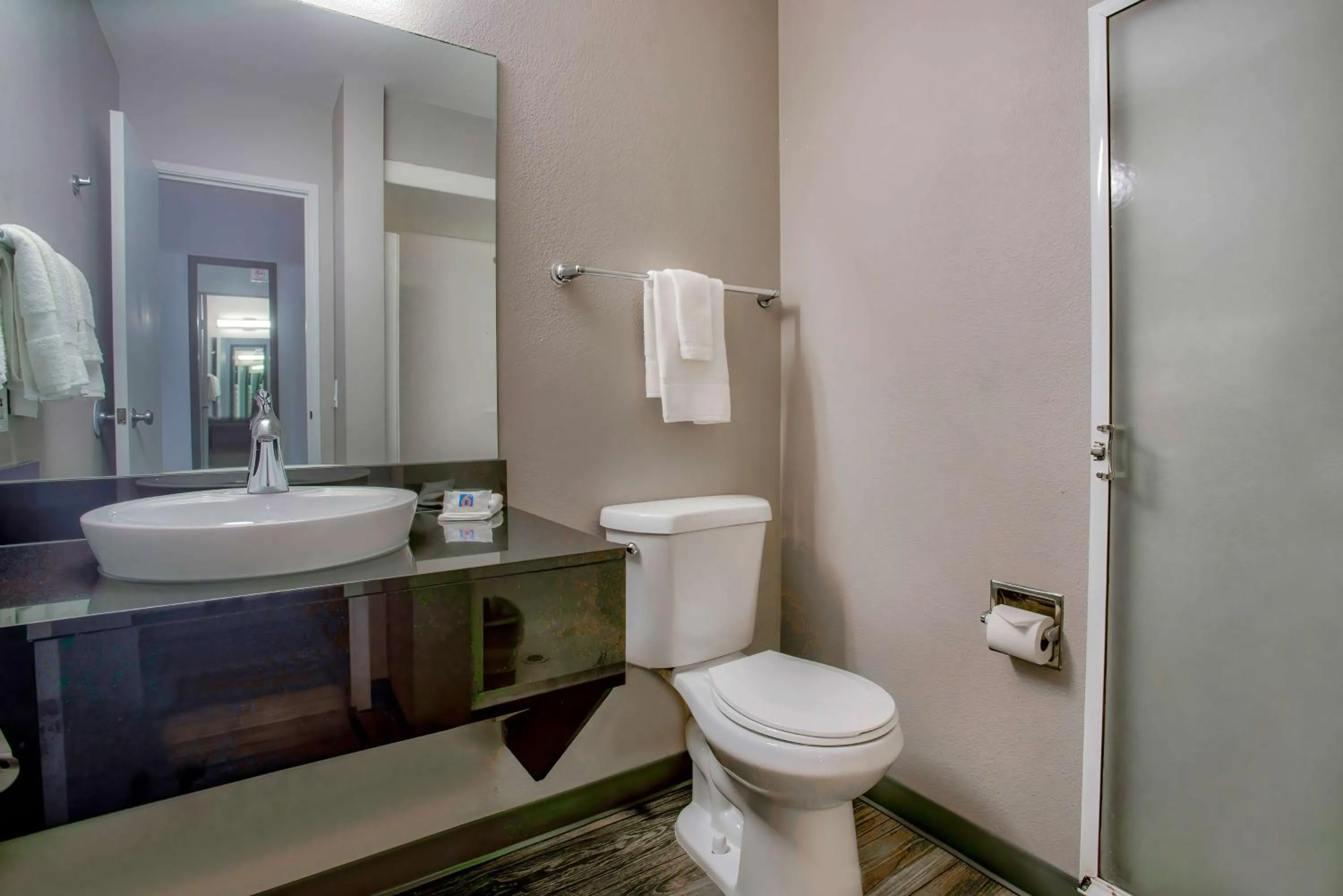 Bathroom in Motel 6-Richland, WA - Kennewick