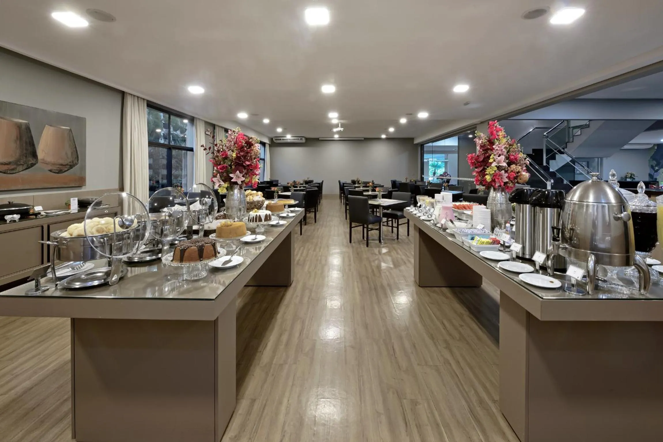 Restaurant/places to eat in Garden Hotel