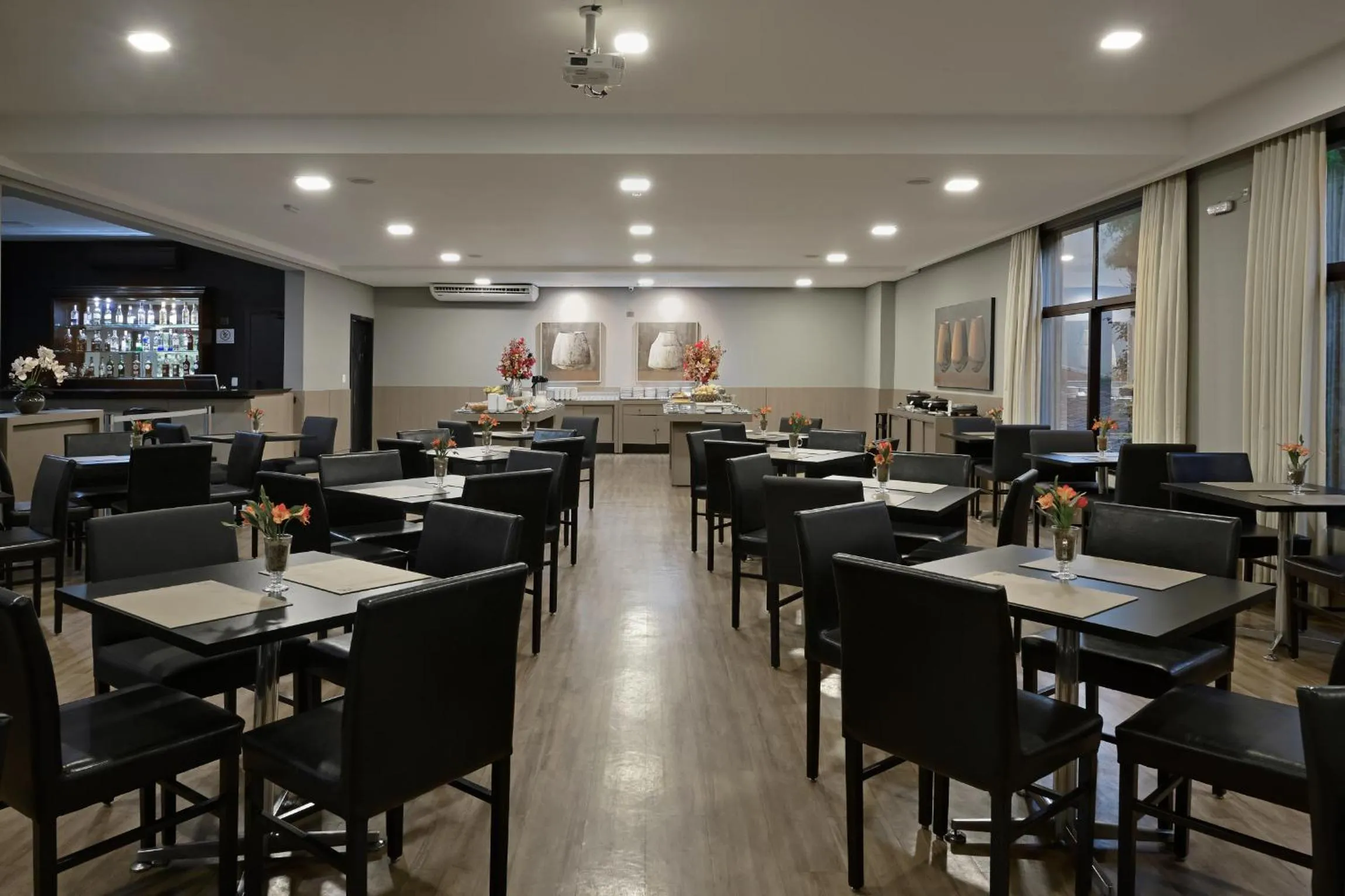 Restaurant/places to eat in Garden Hotel