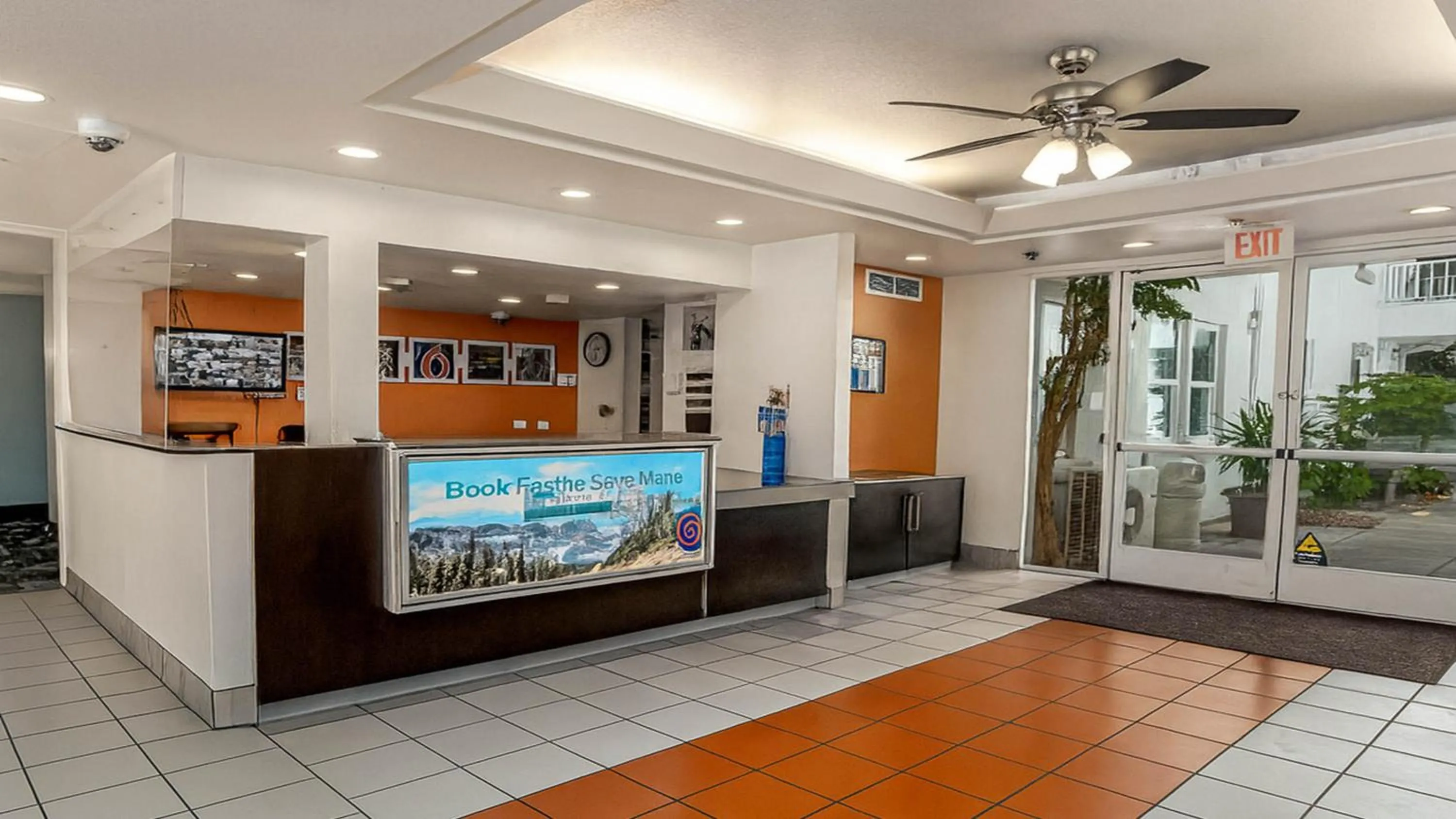 Lobby or reception in Motel 6-San Diego, CA - Downtown