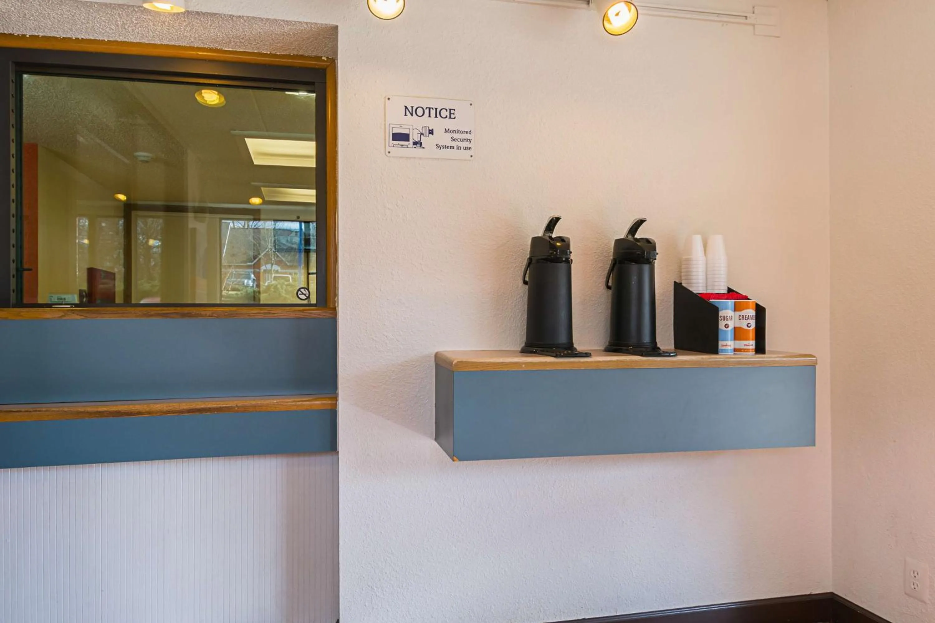 Restaurant/places to eat in Motel 6-Knoxville, TN - North