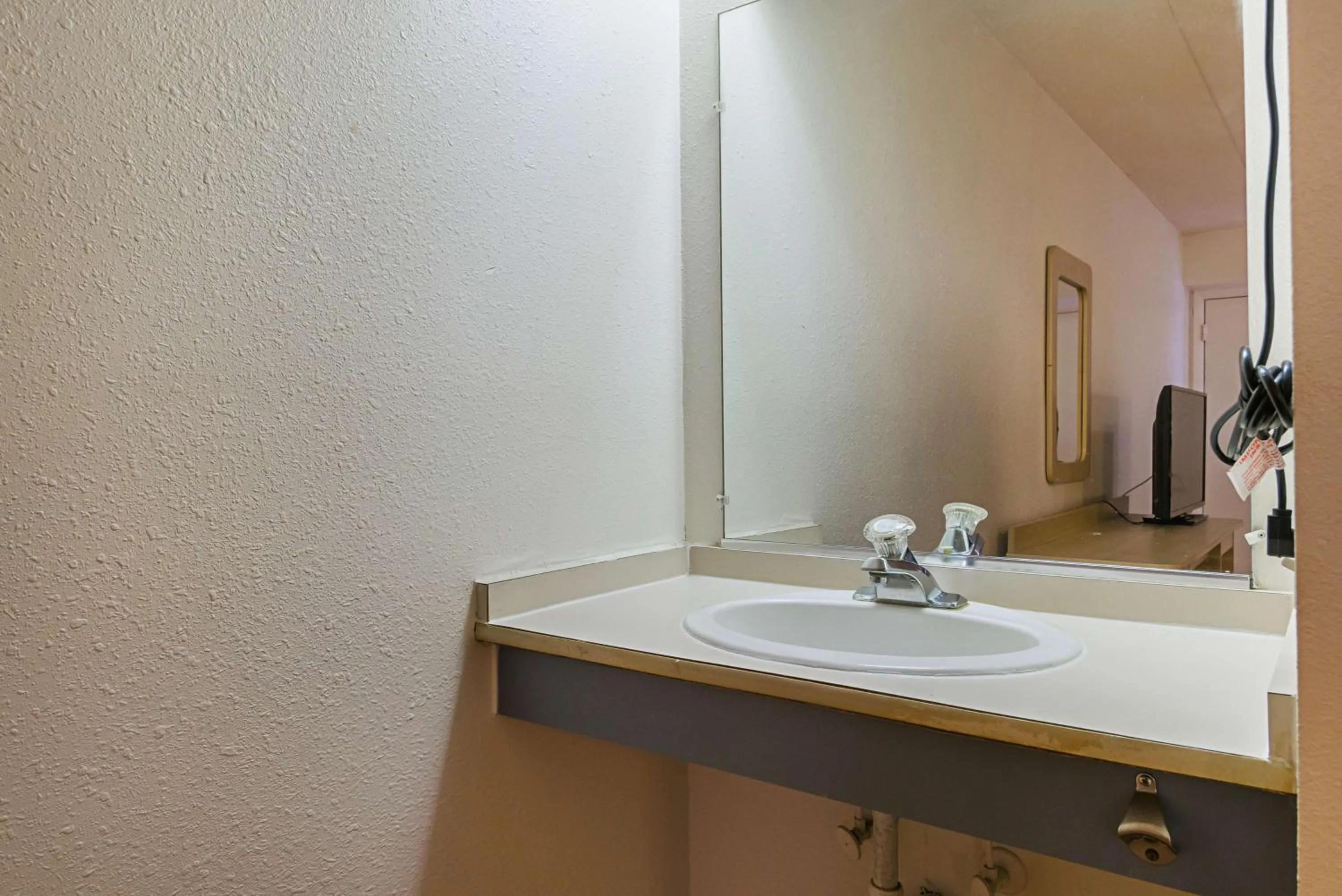 Bathroom in Motel 6-Knoxville, TN - North