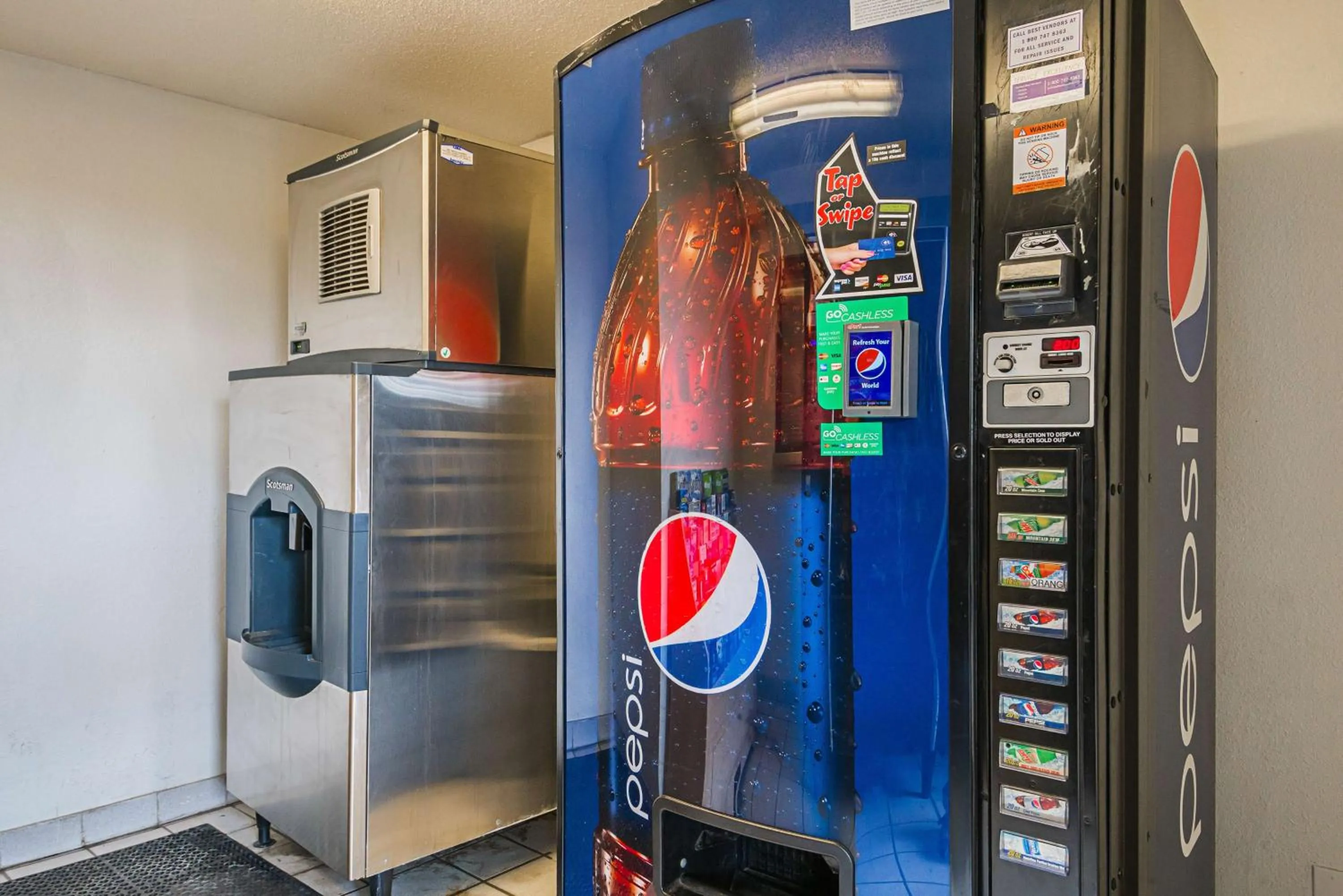 Property building in Motel 6-Knoxville, TN - North