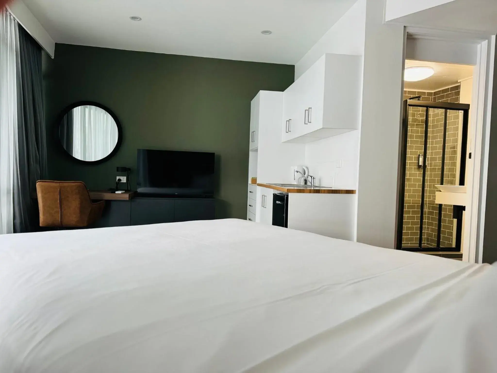 Standard Queen Room in Madison Tower Mill Hotel Standard Queen Room in Madison Tower Mill Hotel