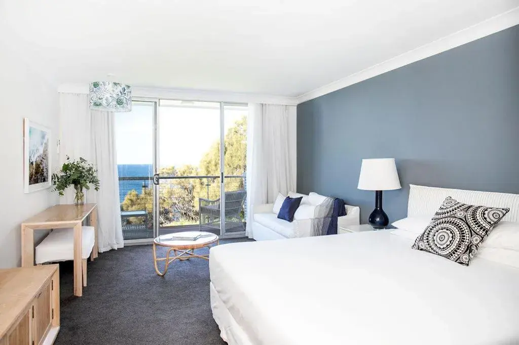 Deluxe Double Room with Balcony and Sea View in Bannisters by the Sea Mollymook Deluxe Double Room with Balcony and Sea View in Bannisters by the Sea Mollymook