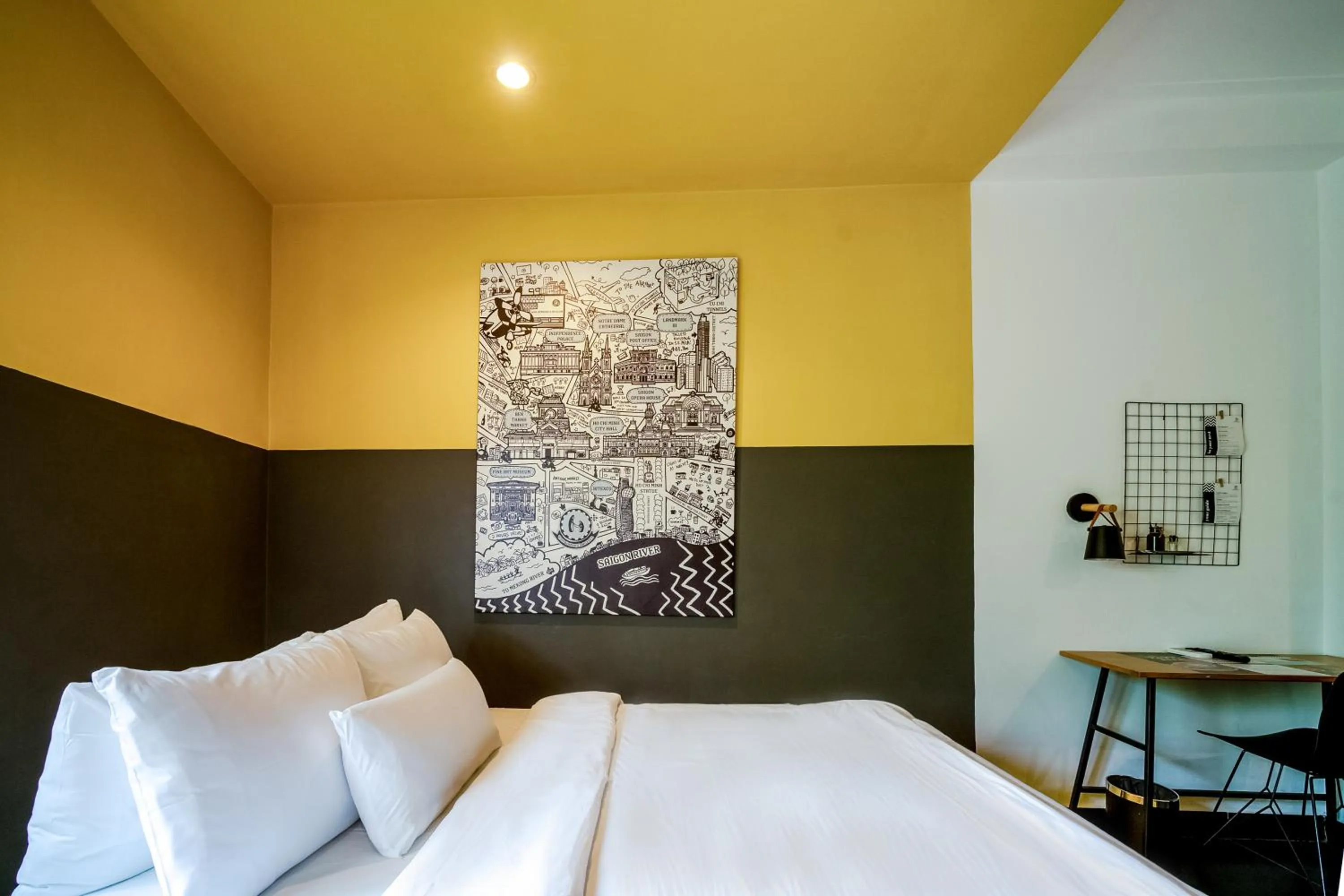 Bedroom, Bed in The Hammock Hotel Fine Arts Museum