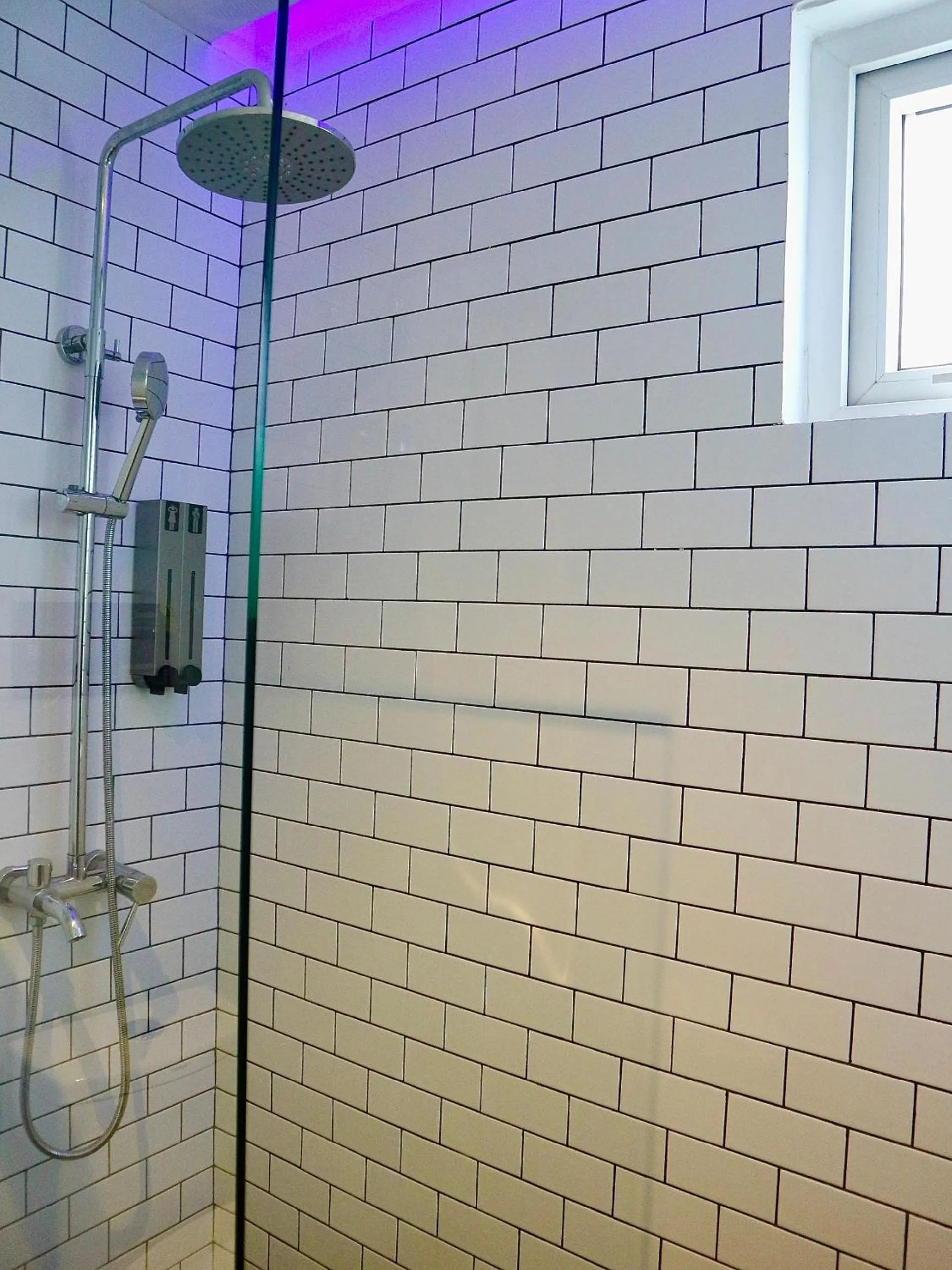 Shower in The Hammock Hotel Fine Arts Museum