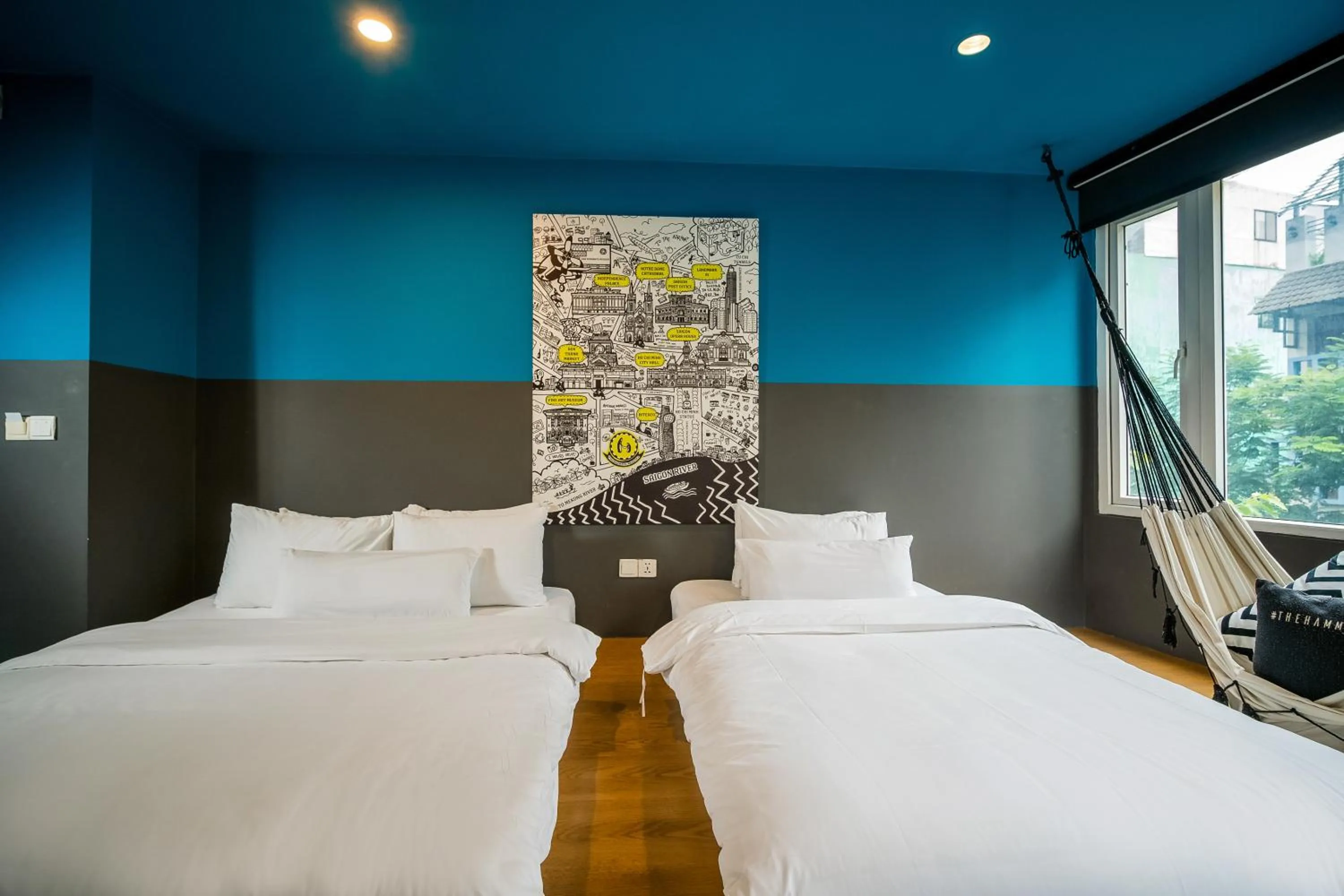 Bathroom, Bed in The Hammock Hotel Fine Arts Museum